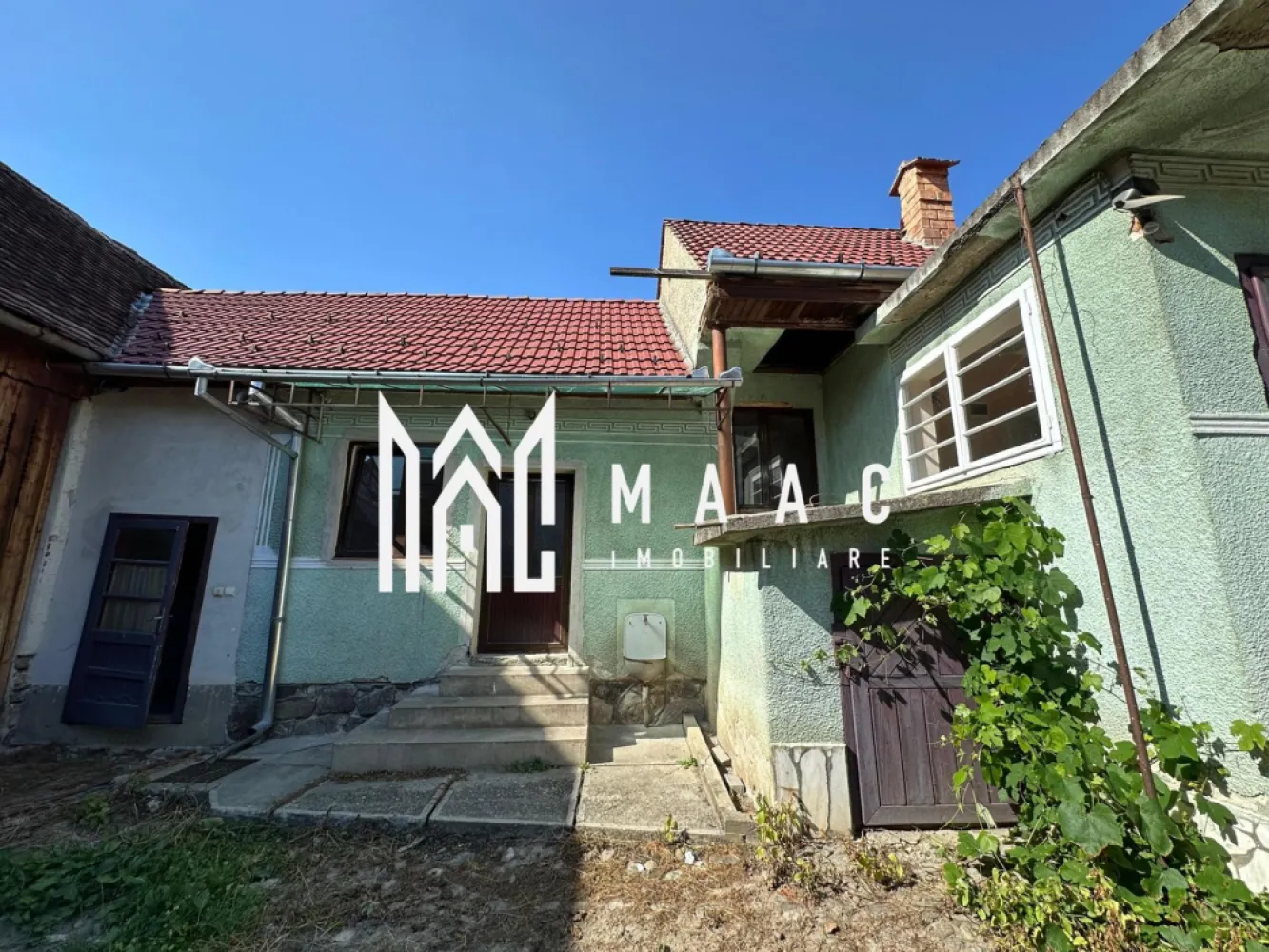 BLACK FRIDAY Casa individuala 3 camere | Teren | Gura Raului - 🔥 BLACK FRIDAY - Profită de cea mai bună perioadă din an pentru a deveni proprietar! Reducere de 10.000 euro - Pret vechi - 90.000 euro Pret promotional - 79.999 euro MAAC Imobiliare ofera spre vanzare o casa situata in Gura Raului. Locuinta are o suprafata utila de 97mp + 144mp de anexe si 500 mp teren (curte +gradina). Este alcatuita din: living, 2 dormitoare, bucatarie, baie , debara, pod, pivnita. Incalzirea-centrala pe lemne. Acoperis schimbat. Se vinde nemobilata. Pentru mai multe detalii precizati telefonic ca ati vazut anuntul cu ID: CP2042175 }}