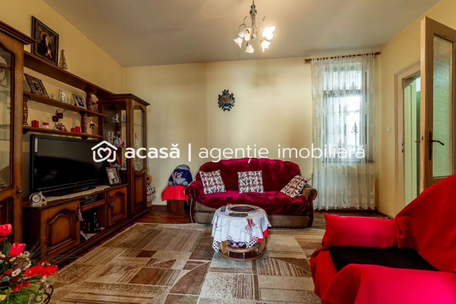 Apartament cu 3 Camere la Casă pe Strada I.L. Caragiale, Arad - 🌟 Oportunitate de Neratat! 🌟
 Comision 0 la cumpărare.
Îți dorești un cămin confortabil, situat într-o zonă centrală și vibrantă? Te invităm să descoperi genul de proprietate rară pe piață, acest apartament cu 3 camere, perfect pentru tine!

Detalii Apartament:

Locație: central, Strada I.L. Caragiale, Arad

Living spațios
Dormitor confortabil
Bucătărie funcțională
Baie 
Boxă în pivniță pentru depozitare
A treia cameră cu intrare separată, ideală pentru birou sau studio, ce poate fi unită cu restul proprietății

Curte comună: Un spațiu verde perfect pentru relaxare cu doar 4 vecini
Locație excelentă: în centrul orașului, restaurante și transport public
Loc de parcare gratuit: Un avantaj rar în zona centrală
Preț: 94.900 euro

Nu rata ocazia de a transforma acest apartament în căminul tău! Contactează-ne pentru mai multe detalii sau pentru a programa o vizionare.

📞 Contact: 0724 694 458
📧 Email: dorel.veres@acasaarad.ro

Fiecare zi este o nouă oportunitate de a face un pas spre visul tău! ✨ Nu dispui de toată suma? Te ajutăm noi gratuit! Îți obținem oferte de la 16 bănci.

Ai o proprietate de vânzare în Arad și vrei să știi cât valorează cu adevărat?

Sună-mă pentru o evaluare gratuită, fără obligații.

Birou: ACASĂ | Agenție imobiliară Arad

Bulevardul Decebal 2, Arad 310133