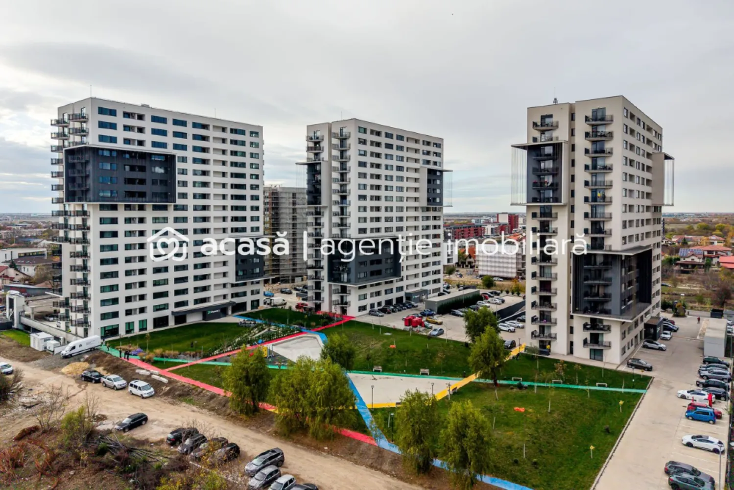 Apartament cu 2 camere în XCity Towers, Timișoara - Vă propun spre vânzare un apartament tip 1C1 în ansamblul rezidențial XCity Towers, unul dintre proiectele moderne ale zonei de nord a Timișoarei. Apartamentul este nefinisat, oferind posibilitatea de personalizare completă, și se află într-un bloc deja construit.

Tip apartament: 1C1
Bloc: Tower 3 (construit)
Suprafață utilă: 40,95 mp
Disponibil: Etajul 1 și etajul 3
Stare: Nefinisat
Preț: 131 545 € (TVA inclus)
Poze cu titlu ilustrativ.

Tower 3 face parte dintr-un ansamblu premium, cu spații verzi generoase, arhitectură modernă și distanțe ample între clădiri, pentru confort și intimitate.

Avantaje
Apartament eficient compartimentat
Posibilitate de personalizare a finisajelor
Ideal pentru locuire sau investiție
Ansamblu modern, cu facilități și acces rapid către puncte de interes

Contact
Andreea Szuchanszki consultant imobiliar
Telefon: 0742267773

Nu dispui de toată suma? Te ajutăm noi gratuit! Îți obținem oferte de la 16 bănci.

Ai o proprietate de vânzare în Arad și vrei să știi cât valorează cu adevărat?
Sună-mă pentru o evaluare gratuită, fără obligații.

Birou: ACASĂ | Agenție imobiliară Arad
Bulevardul Decebal 2, Arad 310133