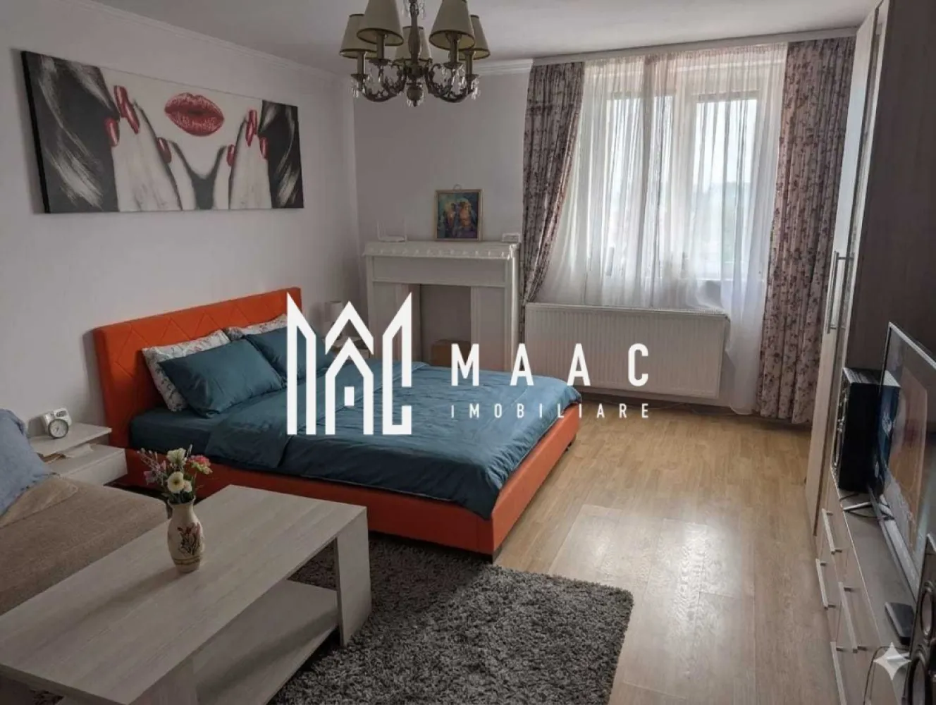 Garsoniera | 46 MPU | Decomandată | Investitie | Lazaret - MAAC Imobiliare propune spre vânzare o garsonieră decomandată, situată la etajul 4 al unui imobil din Sibiu, potrivită atât pentru locuire, cât și pentru investiție.

Locuința are o suprafață utilă de 46 mp și beneficiază de o compartimentare eficientă, care oferă confort și funcționalitate:

cameră spațioasă;
bucătărie separată;
baie cu cabină de duș;
spații bine organizate pentru depozitare.

Garsoniera dispune de mobilier realizat la comandă și se predă mobilată și utilată cu electrocasnicele necesare. Finisajele în nuanțe deschise și pardoseala din lemn contribuie la un ambient plăcut și luminos.

Proprietatea este amplasată într-o zonă cu acces rapid către zona centrală, magazine de cartier, stații de autobuz, restaurante și cafenele. În apropiere se află și spații verzi, ideale pentru relaxare și activități în aer liber.

Avantaje:

compartimentare decomandată;
suprafață generoasă pentru o garsonieră;
mobilier la comandă;
acces rapid către centru;
mijloace de transport în apropiere;
potrivită pentru investiție sau locuit.

Pentru mai multe detalii precizati telefonic ca ati vazut anuntul cu ID: CP3078166