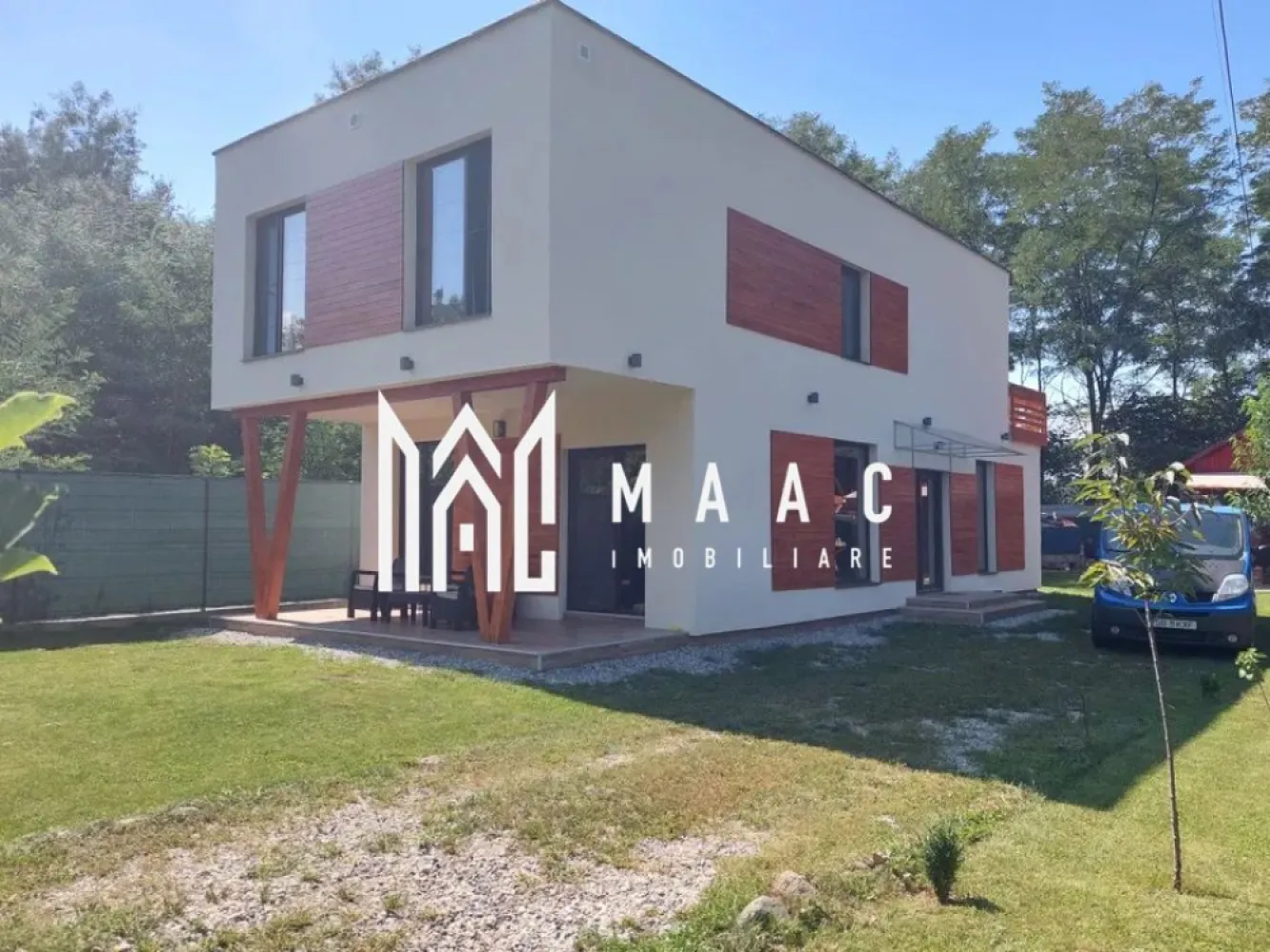 Casă de vacanță I Valea Avrigului I Casă Verde - MAAC Imobiliare va propune spre vânzare o casă situată pe Valea Avrigului. - Zonă de interes turistic, cu multe atracții și proiecte viitoare. Tip construcție: Casa verde, structură din lemn, izolată cu 20 cm izolație interioară și polistiren ESP 100 de 100 mm exterior. Parter: 98 mp - living cu bucătărie open space de 80 mp, baie complet utilată si acces la terasă. Etajul cuprinde 4 dormitoare mobilate cu lemn masiv, hol, baie finalizată, terasă superioară cu vedere la munții Făgăraș și râul Avrig. Curtea de 500 mp unde gasim: zona barbecue, leagăn rustic, pomi fructiferi, tuia. Utilități: Gaz, apă, curent, canalizare prin microstație de epurare vidanjabilă Încălzire: Centrală termică pe gaz Ariston Alteas One+Net 30 Kw, programabila de la distanta prin aplicație, calorifere din aluminiu verticale de 2m, posibilitate montare panouri solare. Stare: Mobilată și utilată Aceasta casa este ideală pentru locuit permanent sau ca investiție turistică datorită poziționării și dotărilor de calitate. Pentru mai multe detalii astept telefonul dumneavoastra cu specificatia ca ati vazut anuntul CP2039235 }}