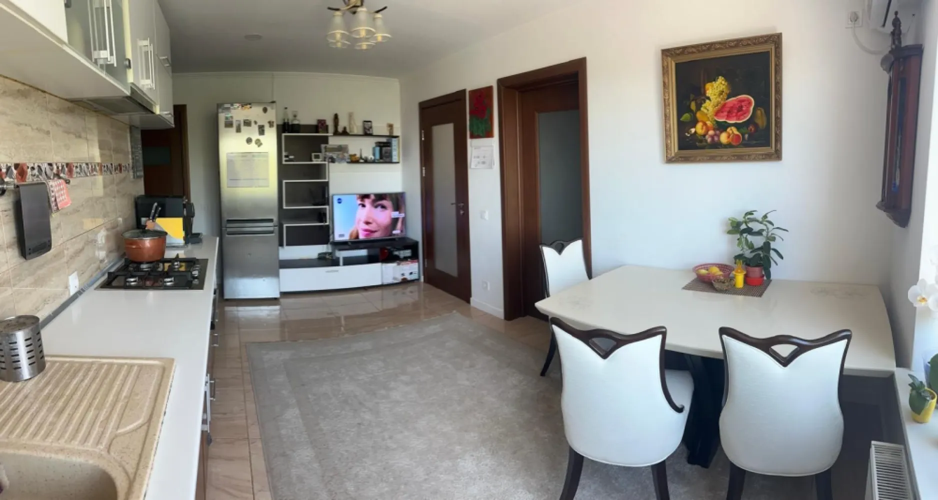 Ag BRASADAS vinde ap 3 cam etaj 2/2 Miroslava 71mp. - Agenția BRASADAS vinde apartament cu 3 camere, având suprafata utila de 71mp. în Miroslava, la 200metri de primarie si de Family Market.
Apartamentul se afla in cadrul unui bloculet tip vila, cu 2 etaje si un numar total de 6 apartamente, fiind pozitionat la etajul 2.
Ca bonus:
-Pod deasupra si scara interioara pentru spatiu depozitare.
-Beci, aferent fiecarui apartament
-Curte interioara
-Parcare
-Terasă 
-Foișor 
Consturictia este finalizata in 2014.
Apartamentul se preda parțial mobilat.
Dotat cu centrala termica, aer conditionat, renovat 2021.
Se accepta si plata prin credit !

Pentru mai multe oferte accesați www.brasadas.com.