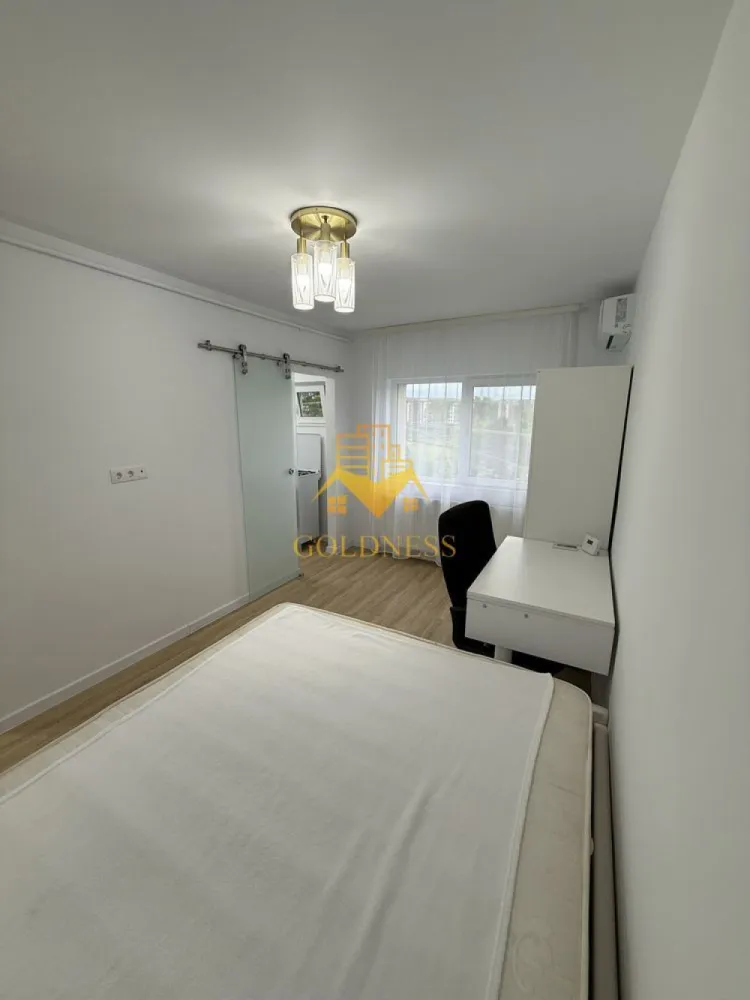 1 camera, Gheorgheni, Iulius Mall, Unirii, Voevod, Baza sportiva - GOLDNESS Imobiliare vă propune spre închiriere un apartament cu 1 camere complet mobilat și utilat, la etajul 2 într-un imobil de 4 etaje, în Cartierul Gheorgheni.
Posibilitate de loc de parcare în zona la liber.
Se află în apropierea stațiilor de transport în comun, magazine, restaurante, spații verzi, farmacii, etc. 

Apartamentul este compartimentat astfel:
 - camera cu pat matrimonial, dressing, noptiere, birou
 - bucătărie complet utilată și mobilată
 - baie cu cabina de dus, calorifer port prosop și dulap pentru depozitare..

Imobilul este dotat cu toate cele necesare- centrală proprie, frigider, aragaz, hotă, mașină de spălat haine, etc. 

Dacă sunteți interesați de acest apartament și doriți să îl vizionați, dar și pentru alte oferte nu ezitați să ne contactați telefonic sau prin e-mail. Vă stăm la dispoziție!
Pentru intermediere se percepe un comision de 50% din prețul chiriei!