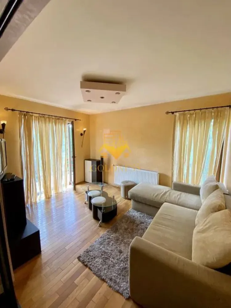 2 camere, Garaj, Modern, Profi Go, Mega Image, Mehedinti, Manastur - GOLDNESS Imobiliare vă propune spre închiriere un apartament cu 2 camere complet mobilat și utilat, la etajul 1 într-un imobil de 4 etaje, în Cartierul Manastur.
Dispune de loc de parcare!
Se află în apropierea stațiilor de transport în comun, magazine, restaurante, spații verzi, farmacii, etc. 

Apartamentul este compartimentat astfel:
 - dormitor cu pat matrimonial, dressing, noptiere
 - bucatarie complet utilată și mobilată, loc de servit masa 
 - living cu canapea extensibila, comoda tv 
 - baie cu cada, calorifer port prosop și dulap pentru depozitare.
 - balcon de 6 mp.

Imobilul este dotat cu toate cele necesare- centrală proprie, frigider, aragaz, hotă, mașină de spălat haine, etc. 
Dacă sunteți interesați de acest apartament și doriți să îl vizionați, dar și pentru alte oferte nu ezitați să ne contactați telefonic sau prin e-mail. Vă stăm la dispoziție!
Pentru intermediere se percepe un comision de 50% din prețul chiriei!