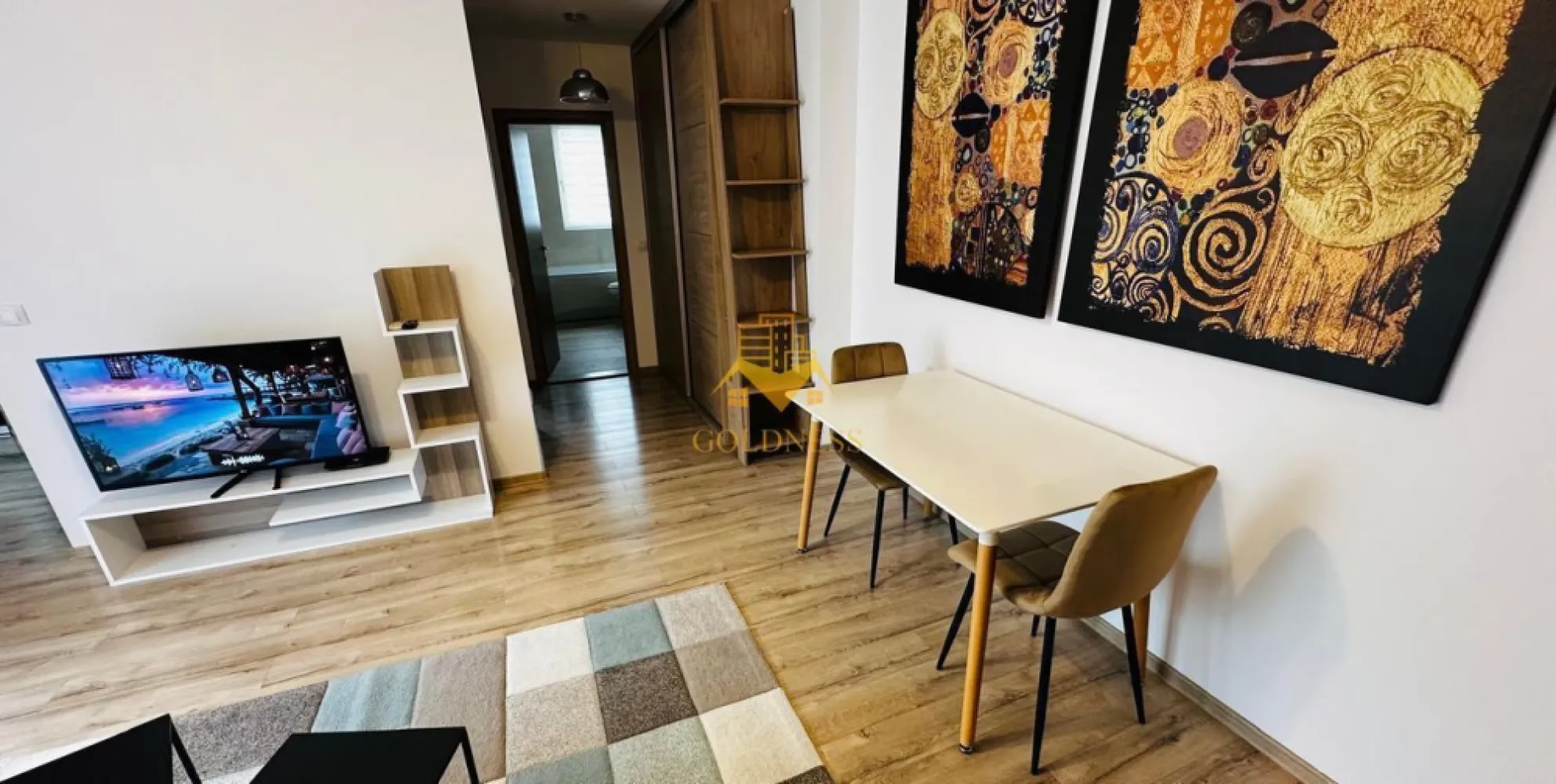 2 camere, Augustin Presecanu, Parcare, Revo, Sigma, Calea Turzii - GOLDNESS Imobiliare vă propune spre închiriere un apartament cu 2 camere complet mobilat și utilat, la etajul 2 într-un imobil de 4 etaje, în Cartierul Andrei Museranu.
Dispune de loc de parcare subteran.
Se află în apropierea stațiilor de transport în comun, magazine, restaurante, spații verzi, farmacii, etc. 

Apartamentul este compartimentat astfel:
 - dormitor cu pat matrimonial, dressing, noptiere
 - living cu canapea extensibilă 
 - bucătărie complet utilată și mobilată, loc de servit masa 
 - baie cu cabina de dus, calorifer port prosop și dulap pentru depozitare.
 - terasa de 7 mp.

Imobilul este dotat cu toate cele necesare- centrală proprie cu încălzire în pardoseala, frigider, aragaz, hotă, mașină de spălat haine și vase, etc. 

Dacă sunteți interesați de acest apartament și doriți să îl vizionați, dar și pentru alte oferte nu ezitați să ne contactați telefonic sau prin e-mail. Vă stăm la dispoziție!
Pentru intermediere se percepe un comision de 50% din prețul chiriei!