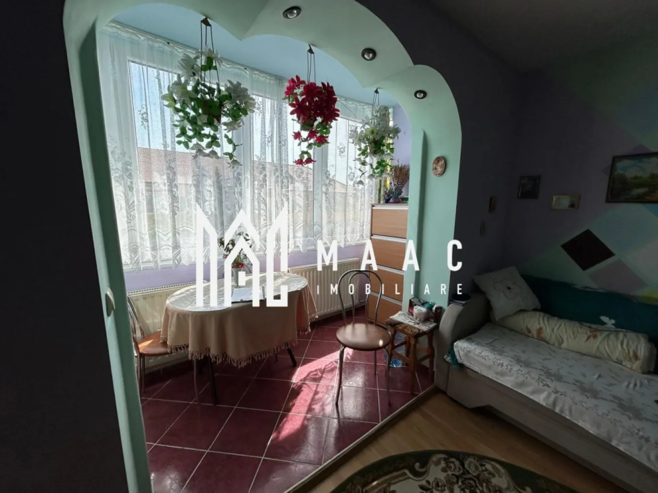 Apartament 2 camere I Recent renovat I Investitie I Cedonia - Va propunem spre vanzare un apartament de 2 camere situat la etajul 4/4 al unui imobil din zona Cedonia. Proprietatea cuptinde: hol intrare, living cu acces balcon, dormitor, bucatarie deschisa, baie. Apartamentul a fost recent renovat, instalati electrice si sanitare schimbate, centrala recent schimbata. Disponibil imediat. Zona linistita cu acces rapid la mijloace de transport in comun, centre comerciale, de invatamant. Pentru mai multe detalii precizati telefonic ca ati vazut anuntul cu ID: CP2029706 }}