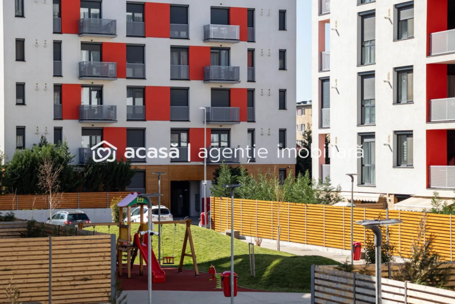 Penthouse in R39– direct de la dezvoltator, fără agenție! Ap.55 - Apartament tip Penthouse – Nou, Direct de la Dezvoltator ARED City | Predare 2026
 
 Predare: 30 Noiembrie 2026
 Preț: 106.972 € | COMISION 0% (varianta nefinisată, cu plata integrală până la 30.11.2026)
 Fără agenție – direct de la dezvoltator, comision 0%

Localizare premium:
 Zona ARED – la câteva minute de AFI Mall, restaurante, sală de fitness, transport public
 Parc public în imediata apropiere – un oraș verde la picioarele tale
 Complex rezidențial cu supraveghere video și 4 căi de acces

 Ultimul nivel (penthouse) – intimitate și priveliște panoramică asupra Aradului
 Spații vitrate mari – lumină naturală pe tot parcursul zilei
 Construcție pe standard NZEB – clădire eficientă energetic, cu termoizolație de 20 cm
 Costuri reduse de întreținere și confort termic superior

Compartimentare:
1 dormitor
Living cu bucătărie open space
1 baie
Terasă

Modalități de predare:
 Semifinisat – varianta de bază 106.972 € | COMISION 0% (varianta nefinisată, cu plata integrală până la 30.11.2026)
 Finisat premium – standard internațional
 Complet mobilat – pregătit pentru mutare imediată

Pentru detalii și vizionare:
Sebastian Nica – 0722 252 639

Nu dispui de toată suma? Te ajutăm noi gratuit! Îți obținem oferte de la 16 bănci.

Ai o proprietate de vânzare în Arad și vrei să știi cât valorează cu adevărat?
Sună-mă pentru o evaluare gratuită, fără obligații.

Birou: ACASĂ | Agenție imobiliară Arad
Bulevardul Decebal 2, Arad 310133

Cod proprietate: CP2691546