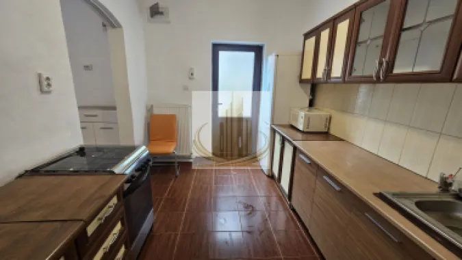 Apartament cu 2 camere de vânzare la casa in curte comuna