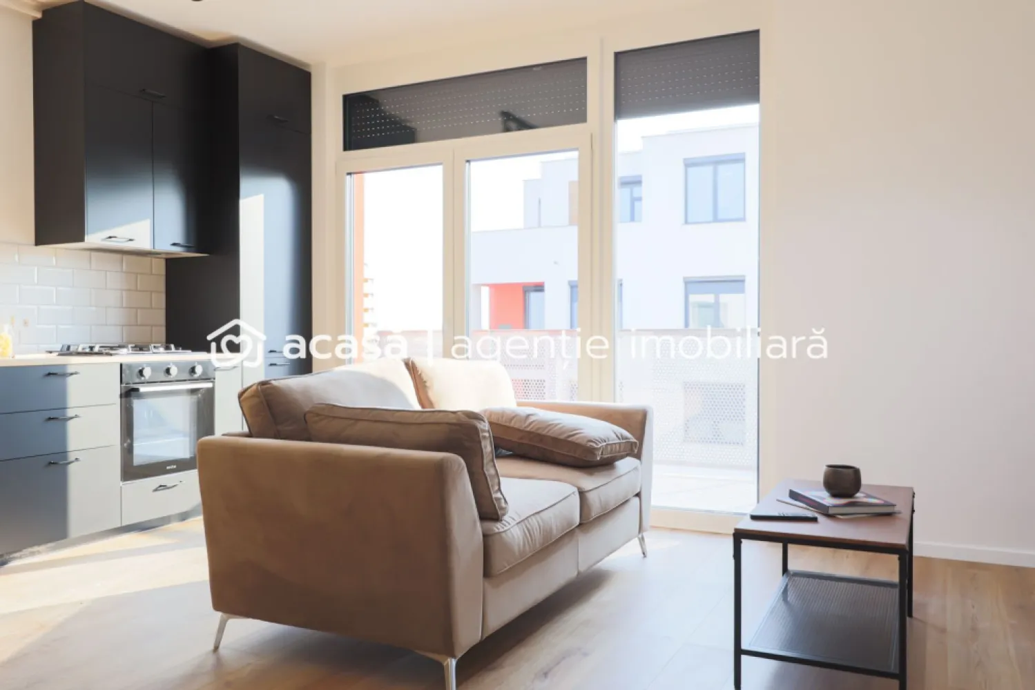 Apartament ARED Premium 2 Camere - Mobilat & Utilat - COMISION 0% - O oportunitate unică de a locui într-un apartament modern, situat în exclusivistul Complex ARED, un ansamblu securizat, cu facilități premium și un stil de viață modern, la prețuri direct de la dezvoltator.

Cu o suprafață total utilă de 60 mp, acest apartament spațios, situat la etajul 5 din 6, este complet mobilat și utilat conform pozelor. Finisajele de înaltă calitate și dotările inteligente, precum sistemul smarthome, videointerfonul, aerul condiționat și roletele electrice, îți oferă un confort absolut. În plus, dispune de încălzire în pardoseală cu ajutorul centralei termice, asigurând un ambient plăcut în orice sezon.

Locuind aici, vei avea acces la un parc privat de 1,6 ha, pistă de alergat, terenuri multisport și zone comerciale. Complexul este securizat 24/7, oferind liniște și siguranță. De asemenea, apartamentul include și un loc de parcare.

Apartamentele ARED se pot achiziționa și prin credit ipotecar și se pot achita chiar și în decursul unui an
*Pretul nu contine TVA!

Nu dispui de toată suma? Te ajutăm noi gratuit! Îți obținem oferte de la 16 bănci
Ai o proprietate de vânzare în Arad și vrei să știi cât valorează cu adevărat?
Sună-mă pentru o evaluare GRATUITĂ!

Nu rata această oportunitate! Contactează-mă pentru detalii și programează o vizionare la 0755 274 519 - Daniel Hord - Consultant ARED - Birou Centru.