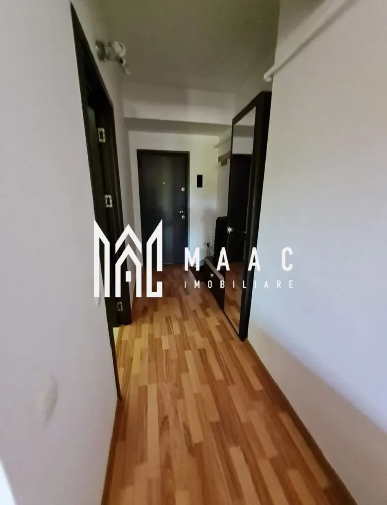 Apartament 3 camere | 70 MPU | - MAAC Imobiliare vă propune spre vânzare un apartament cu 3 camere, spațios și modern, ideal pentru o familie cu copii sau pentru investiție în vederea închirierii. Proprietatea este situată la etajul 4 al unui imobil prevăzut cu 2 lifturi și se remarcă prin suprafața generoasă de 70,08 mp, compartimentarea eficientă și confortul oferit de amenajarea completă. Apartamentul se vinde complet mobilat și utilat, fiind pregătit pentru mutare imediată, fără investiții suplimentare.

Locuința beneficiază de un living open-space generos de 31,45 mp, cu bucătărie integrată, două dormitoare confortabile și o baie spațioasă, oferind un spațiu optimizat pentru confortul zilnic. Balconul închis de 11,57 mp poate fi utilizat atât ca zonă de relaxare, cât și ca spațiu suplimentar de depozitare. În plus, apartamentul dispune de debara practică și hol de acces bine organizat, contribuind la o compartimentare funcțională și luminoasă.

Caracteristici:

Apartament cu 3 camere
Suprafață totală de 70,08 mp
Etaj 4
Bloc prevăzut cu 2 lifturi
Compartimentare practică și luminoasă
Se vinde mobilat și utilat la cheie
Ideal pentru locuit sau investiție

Compartimentare:
-Living open-space generos de 31,45 mp
-Două dormitoare confortabile
-Bucătărie integrată în zona de living
-Baie spațioasă
-Balcon închis de 11,57 mp
-Debara pentru extra spațiu de depozitare
-Hol de acces bine organizat

Dotări:
-Mobilier complet
-Electrocasnice incluse
-Finisaje moderne
-Balcon închis
-Spații generoase și bine iluminate natural
-Debara practică pentru depozitare suplimentară
-Imobil dotat cu două lifturi

Avantaje:
-Ideal pentru familii datorită suprafeței și compartimentării
-Potrivit pentru investiție și închiriere imediată
-Mutare fără investiții suplimentare
-Acces facil și confort sporit oferit de cele 2 lifturi
-Spațiu generos și bine optimizat
-Locuință pregătită complet pentru noii proprietari

Pentru mai multe detalii și stabilirea unei vizionări, vă rugăm să menționați la telefon numărul CP3079050.