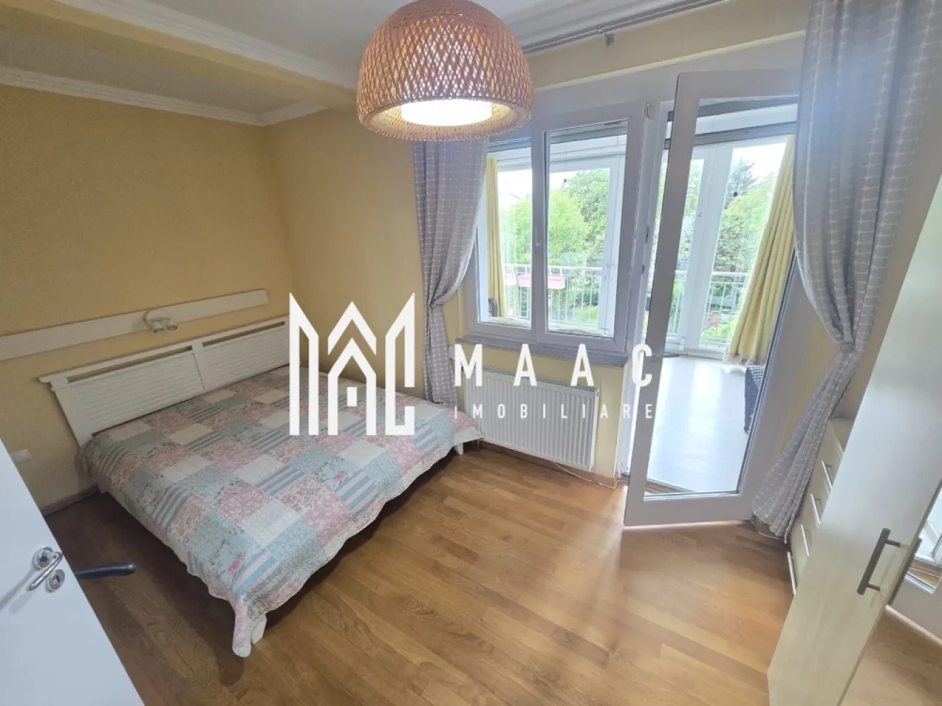 Apartament superb cu gradina zona Sub Arini