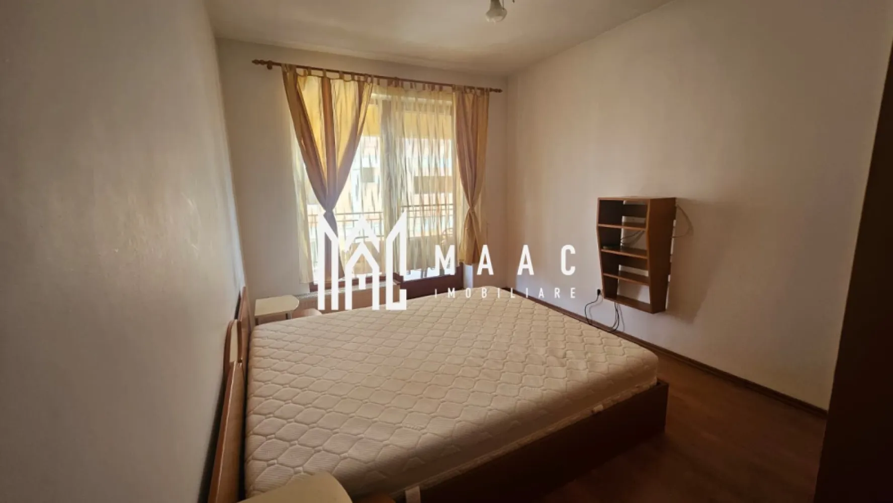 Apartament 3 camere 2 bai terasa Lidl Selimbar - Agentia imobiliara Maac va propune spre inchiriere apartament 3 camere decomandate situat la etajul 1 in spate la Lidl Selimbar .

Beneficii : 

- suprafata utila 100 mp 
- 2 bai
- terasa de aproximativ 20 mp 
- mobilat utilat 
- loc de parcare 
- zona usor accesibila
- spatii pentru depozitare 
- predare imediata 

 Pentru mai multe detalii specificati CP3079003 la telefon .