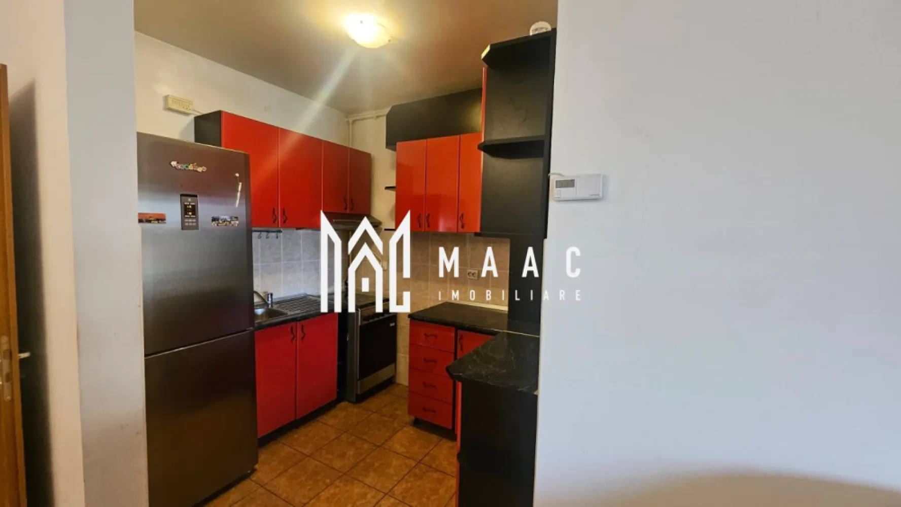 Apartament 3 camere 2 bai terasa Lidl Selimbar - Agentia imobiliara Maac va propune spre inchiriere apartament 3 camere decomandate situat la etajul 1 in spate la Lidl Selimbar .

Beneficii : 

- suprafata utila 100 mp 
- 2 bai
- terasa de aproximativ 20 mp 
- mobilat utilat 
- loc de parcare 
- zona usor accesibila
- spatii pentru depozitare 
- predare imediata 

 Pentru mai multe detalii specificati CP3079003 la telefon .