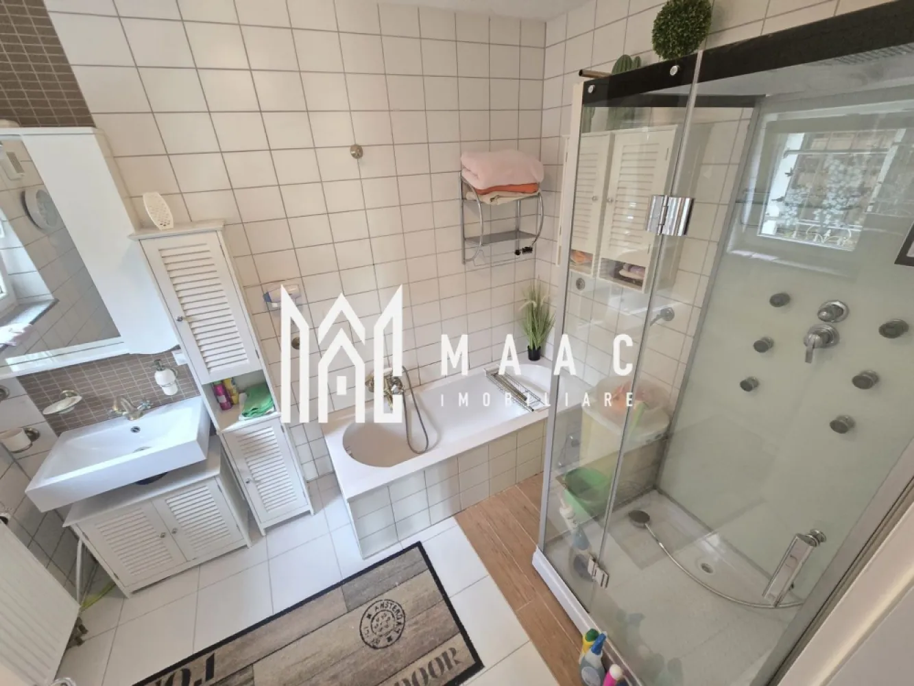 Apartament superb cu gradina zona Sub Arini