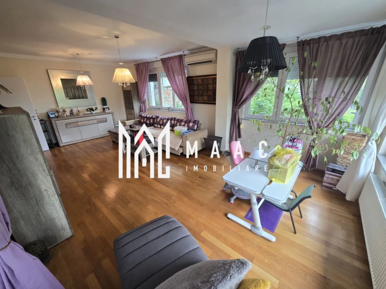 Apartament superb cu gradina zona Sub Arini