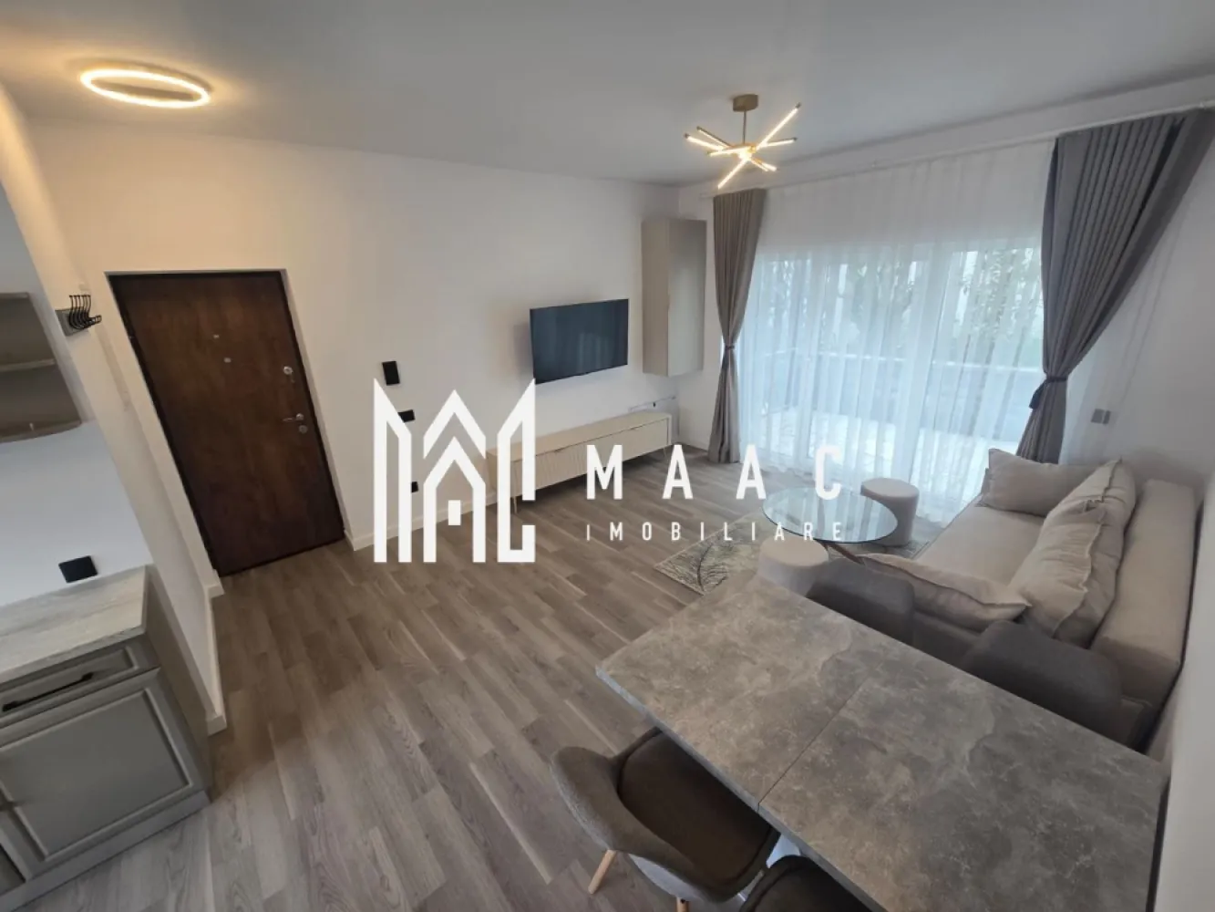 Apartament modern 3 camere gradina 2 locuri parcare Turnisor - PRIMA INCHIRIERE !!!

Agentie imobiliara Maac va propune spre inchiriere un apartament modern situat la parter cu gradina de 100 mp si 2 locuri de parcare situat in zona Turnisor strada Bieltz.

Avantaje:

- mobilat si utilat modern
- incalzire in pardoseala
- iesire in curtea privata din toate incaperile
- 2 locuri de parcare
- aer conditionat in toate incaperile 
- una din camere este mobilata ca si birou
- zona linistita curte cu bariera

Pentru mai multe detalii va rog speficati CP3078938 la telefon .