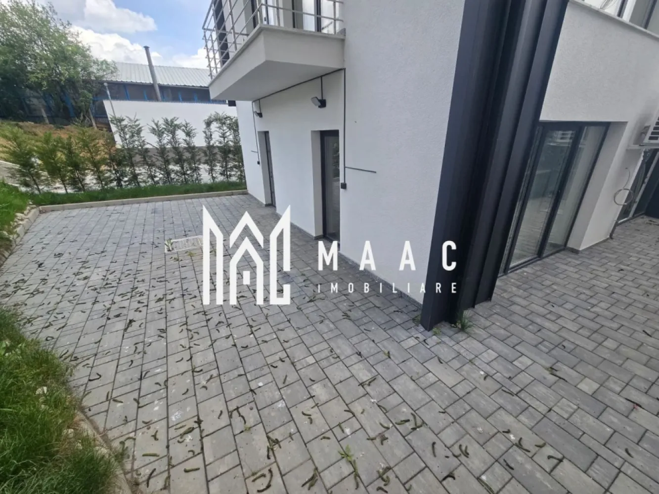 Apartament modern 3 camere gradina 2 locuri parcare Turnisor - PRIMA INCHIRIERE !!!

Agentie imobiliara Maac va propune spre inchiriere un apartament modern situat la parter cu gradina de 100 mp si 2 locuri de parcare situat in zona Turnisor strada Bieltz.

Avantaje:

- mobilat si utilat modern
- incalzire in pardoseala
- iesire in curtea privata din toate incaperile
- 2 locuri de parcare
- aer conditionat in toate incaperile 
- una din camere este mobilata ca si birou
- zona linistita curte cu bariera

Pentru mai multe detalii va rog speficati CP3078938 la telefon .