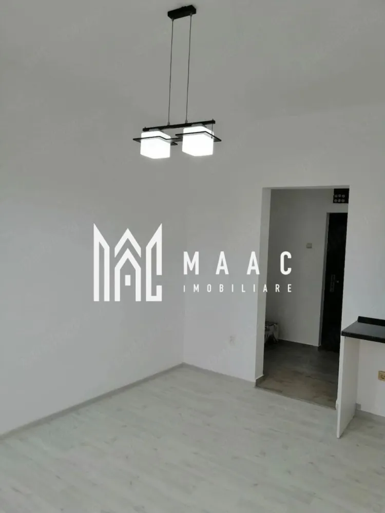 Garsoniera | Zona Lenin Sud | 22 MPU - MAAC Imobiliare vă propune spre vânzare o garsonieră cochetă, situată în zona Lenin Sud, amplasată la etajul 4 din 4 al unui imobil prevăzut cu acoperiș. Proprietatea are o suprafață de 22 mp și reprezintă o alegere excelentă atât pentru locuit, cât și pentru investiție, fiind recent renovată și pregătită pentru mutare imediată. Garsoniera beneficiază de un interior practic și luminos, cu finisaje moderne și o compartimentare eficientă, ideală pentru confortul zilnic.

Locuința este amplasată într-o zonă liniștită și accesibilă, cu acces rapid către magazine, transport în comun și alte facilități importante pentru viața de zi cu zi. Datorită poziționării și costurilor reduse de întreținere, proprietatea este potrivită atât pentru închiriere imediată, cât și pentru utilizare personală.

Caracteristici:
-Garsonieră renovată
-Suprafață de 22 mp
-Etaj 4 din 4
-Bloc cu acoperiș
-Zonă liniștită și accesibilă
-Ideală pentru investiție sau locuire

Avantaje:
-Poziționare bună în zona Lenin Sud
-Acces rapid către magazine, transport și alte facilități
-Bloc cu acoperiș
-Costuri reduse de întreținere
-Ideală pentru închiriere sau locuință personală
-Disponibilă imediat

Pentru mai multe detalii și programarea unei vizionări, vă rugăm să menționați la telefon numărul CP3078280.