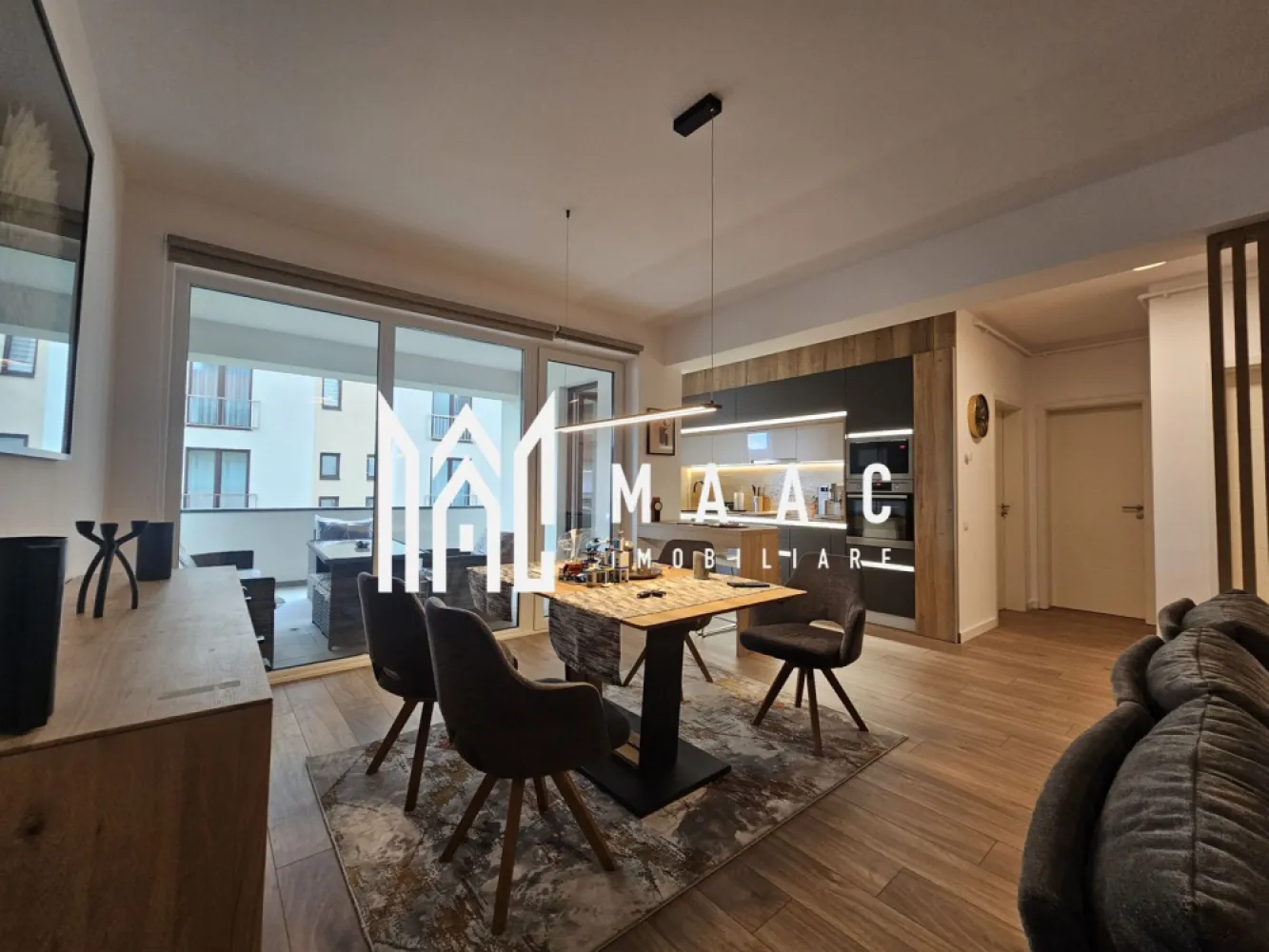 Apartament 2 camere | Amenajat LUX | Balanta | Loc de parcare - MAAC Imobiliare vă aduce în atenție o oportunitate de închiriere exclusivă în complexul rezidențial Balanța. Cu mândrie, vă prezentăm un apartament mobilat lux, perfect conceput pentru a oferi confort și rafinament într-un mediu urban modern. Această proprietate impresionantă se remarcă prin eleganța și rafinamentul ei. Cu o suprafață generoasă de 74 mp utili, apartamentul dispune de 2 camere, un dormitor spațios și un living open space alături de o bucătărie complet utilată. Cu două băi moderne și o debara practică, apartamentul oferă toate facilitățile necesare pentru un stil de viață comod și organizat. Terasa de 12 mp vă invită să vă bucurați de momente de relaxare în aer liber, într-un cadru intim și reconfortant. Beneficiind de un loc de parcare dedicat, veți avea liniștea și siguranța de a vă parca vehiculul în apropierea locuinței. Nu ratați șansa de a locui într-un apartament cu adevărat special! Pentru mai multe informații sau pentru a programa o vizionare , vă rugăm să ne contactati si sa precizati ca ati vizionat anuntul cu ID: CP2023866. }}