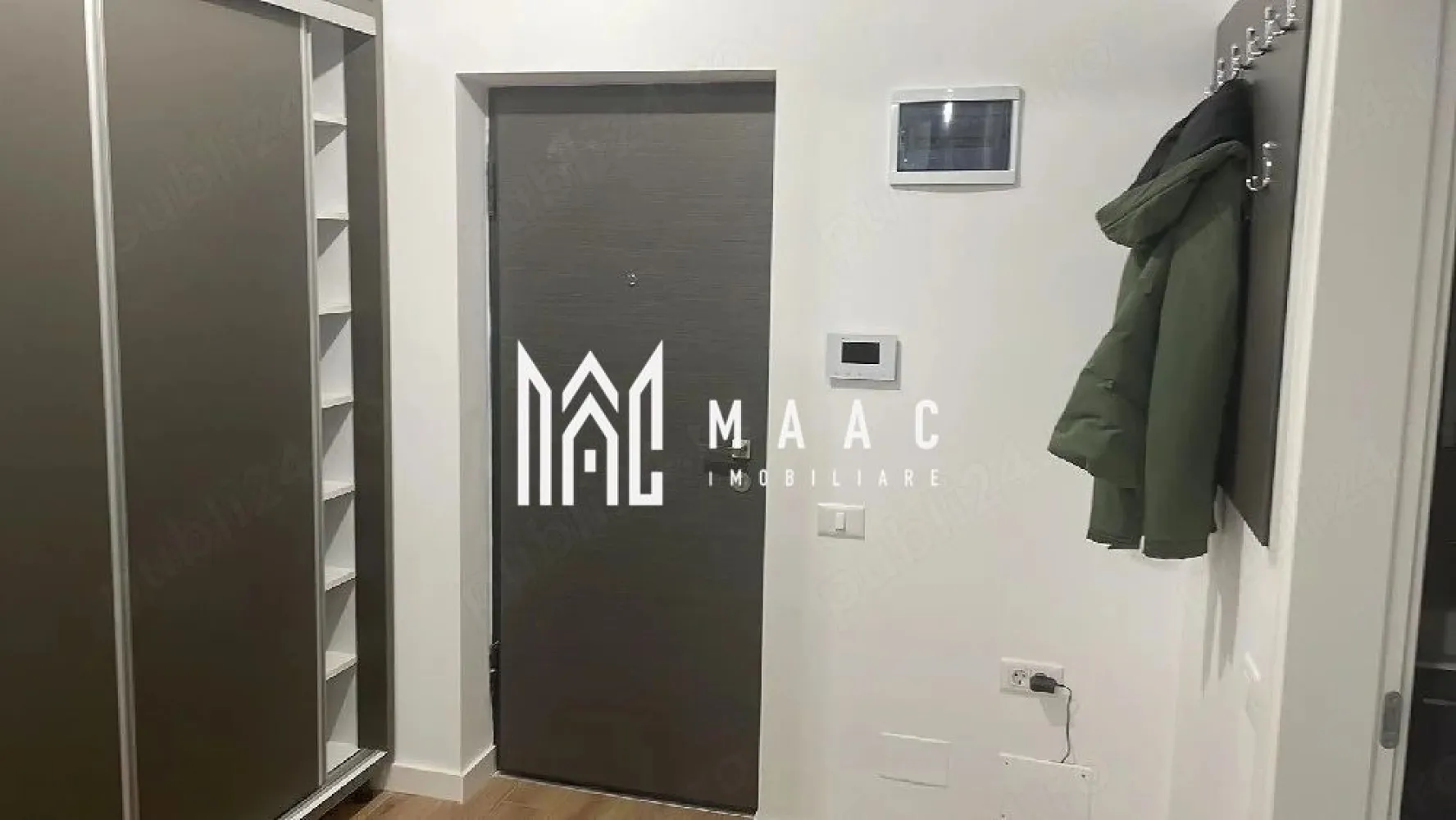 Studio |Parter| 42 MPU | Veranda Rezidence | - MAAC Imobiliare vă propune spre vânzare un studio modern, complet mobilat și utilat, situat în complexul rezidențial Veranda Residence, într-un imobil construit în anul 2023. Proprietatea are o suprafață utilă de 42 mp și este amplasată la parter înalt, oferind confort, intimitate și acces facil. Datorită compartimentării practice și dotărilor moderne, studioul reprezintă o alegere excelentă atât pentru locuire personală, cât și pentru investiție în vederea închirierii.

Locuința beneficiază de o cameră spațioasă și luminoasă, bucătărie utilată, baie și hol cu spații de depozitare, fiind amenajată pentru a oferi funcționalitate și confort în utilizarea zilnică. Proprietatea se vinde complet mobilată și utilată, fiind pregătită pentru mutare imediată.

Caracteristici:
-Studio modern
-Suprafață utilă de 42 mp
-Parter înalt
-Bloc construit în anul 2023
-Complet mobilat și utilat
-Compartimentare practică și funcțională
-Ideal pentru locuit sau investiție

Compartimentare:
-Cameră spațioasă
-Bucătărie utilată
-Baie
-Hol cu spații de depozitare

Dotări:
-Încălzire în pardoseală
-Aer condiționat
-Videointerfon
-Rulouri exterioare acționate electric prin telecomandă
-Electrocasnice incluse

Avantaje:
-Imobil nou, finalizat în 2023
-Complex rezidențial modern – Veranda Residence
-Acces rapid către magazine, transport și puncte de interes
-Ideal pentru mutare imediată
-Potrivit atât pentru locuință personală, cât și pentru închiriere

Pentru mai multe informații sau pentru programarea unei vizionări, vă rugăm să menționați la telefon numărul CP3077595.