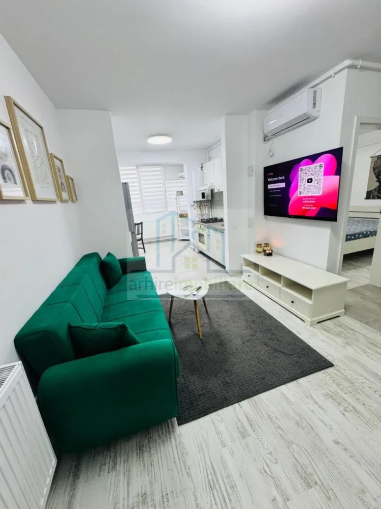 Apartament 2camere open space Popesti Leordeni, strada Biruintei - Agentia ArhireImobiliare va ofera spre vanzare un apartament cu 2 camere tip studio, apartamentul este situat la etajul 6 din 6 , finalizare bloc anul 2024, lift modern. 
Apartamentul beneficiaza de balcon inchis in termopan , cetrala proprie, aer conditionat ,plita pe gaz, cuptor electric,masina de spalat, frigider cuptor cu microunde, tv smart. Toate sunt achizitionate noi.
La parterul blocului regasim ciorbarie, Studio pilates, cafenea tip to go , frizerie , parc privat.
In imediata apropriere gasim magazine mixte ,mega image, carrefour express, penny ,parc public, restaurante, Sali de fitness, piscina.
La o distanta de maxim 5-6 minute se regaseste campusul format din cresa, gradinita si scoala toate fiind de stat.
Distanta pana la metrou este de aproximativ 12-15 minute de mers pe jos. Vizavi de campus se regaseste statia de autobuz ce face legatura cu metrou Berceni. 

Apartamentul se vinde complet mobilat si utilat

Mutare imediata.

Pretul de vanzare este de 85000 Euro Usor Negociabil .

Va asteptam la vizionare