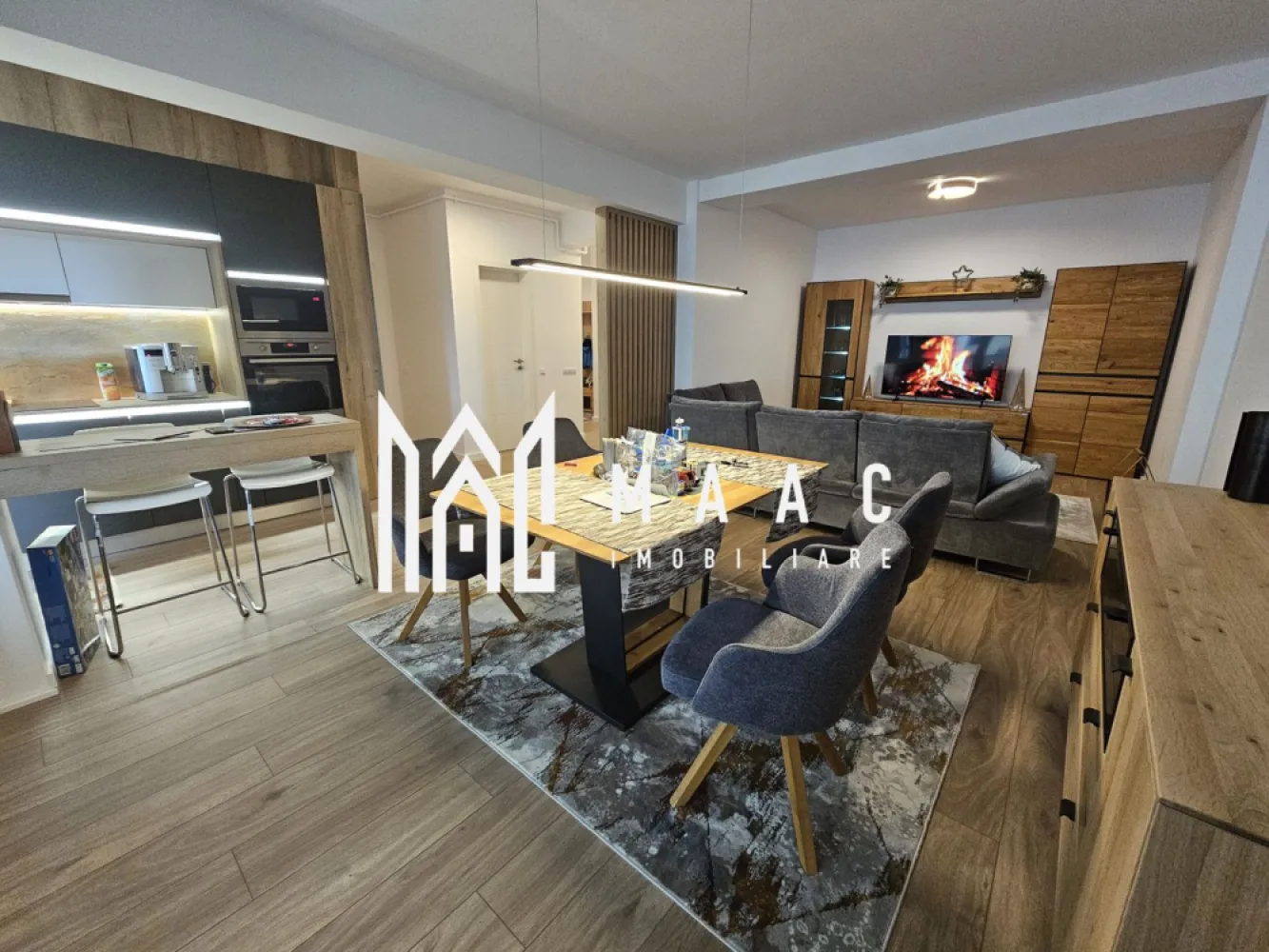 Apartament 2 camere | Amenajat LUX | Balanta | Loc de parcare - MAAC Imobiliare vă aduce în atenție o oportunitate de închiriere exclusivă în complexul rezidențial Balanța. Cu mândrie, vă prezentăm un apartament mobilat lux, perfect conceput pentru a oferi confort și rafinament într-un mediu urban modern. Această proprietate impresionantă se remarcă prin eleganța și rafinamentul ei. Cu o suprafață generoasă de 74 mp utili, apartamentul dispune de 2 camere, un dormitor spațios și un living open space alături de o bucătărie complet utilată. Cu două băi moderne și o debara practică, apartamentul oferă toate facilitățile necesare pentru un stil de viață comod și organizat. Terasa de 12 mp vă invită să vă bucurați de momente de relaxare în aer liber, într-un cadru intim și reconfortant. Beneficiind de un loc de parcare dedicat, veți avea liniștea și siguranța de a vă parca vehiculul în apropierea locuinței. Nu ratați șansa de a locui într-un apartament cu adevărat special! Pentru mai multe informații sau pentru a programa o vizionare , vă rugăm să ne contactati si sa precizati ca ati vizionat anuntul cu ID: CP2023866. }}