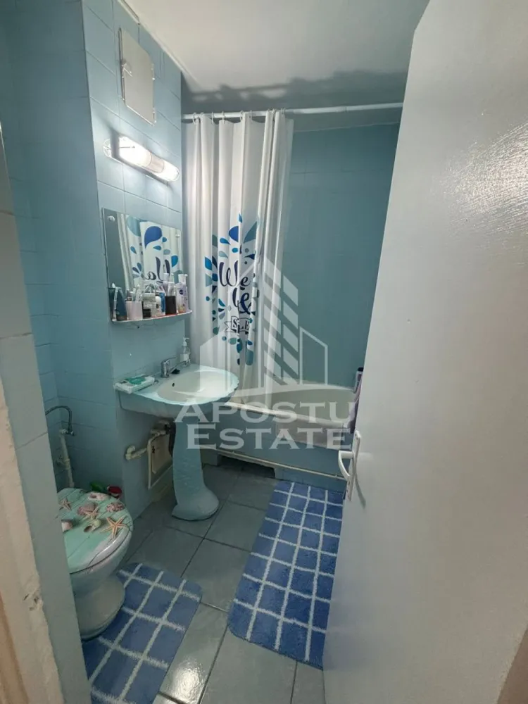 Apartament cu 2 camere ,de inchiriat ,Zona Simion Barnutiu - Timisoara - Agentia imobiliara APOSTU ESTATE va propune spre inchiriere un apartament cu 2 camere, spatios si luminos, situat in zona Simion Barnutiu , o zona linistita si bine pozitionata din Timisoara, potrivit pentru cupluri,familii, sau studenti care isi doresc o locuinta unde sa se simta confortabil si cu acces facil catre scoli, statii de autobuz, supermarketuri , magazine de zona, parcuri.

Suprafata utila: 55 mp
Compartimentare eficienta:
-Hol de acces generos
-Bucatarie complet mobilata si utilata, cu loc de luat masa
-Living luminos si spatios- se va adăuga un pat in locul canapelei 
-Dormitor mobilat si utilat - se va schimb patul 
-Baie prevazuta cu cada

Confort si facilitati:
-Incalzirea apartamentului: centrala proprie 
-Apartamentul este complet mobilat si utilat
-Se accepta animale de companie de catre proprietar

Localizare:
-Timis,Timisoara, zona Simion Barnutiu – acces facil spre magazine, supermarketul Lidl, scoli, parcuri si mijloace de transport in comun.

Ideal pentru:
-Familii
-Cupluri
-Studenti

Pret chirie lunara: 480 e - usor negociabil 
Programeaza o vizionare pentru a-ti putea imagina viitorul aici!
ID intern: CP3064864
