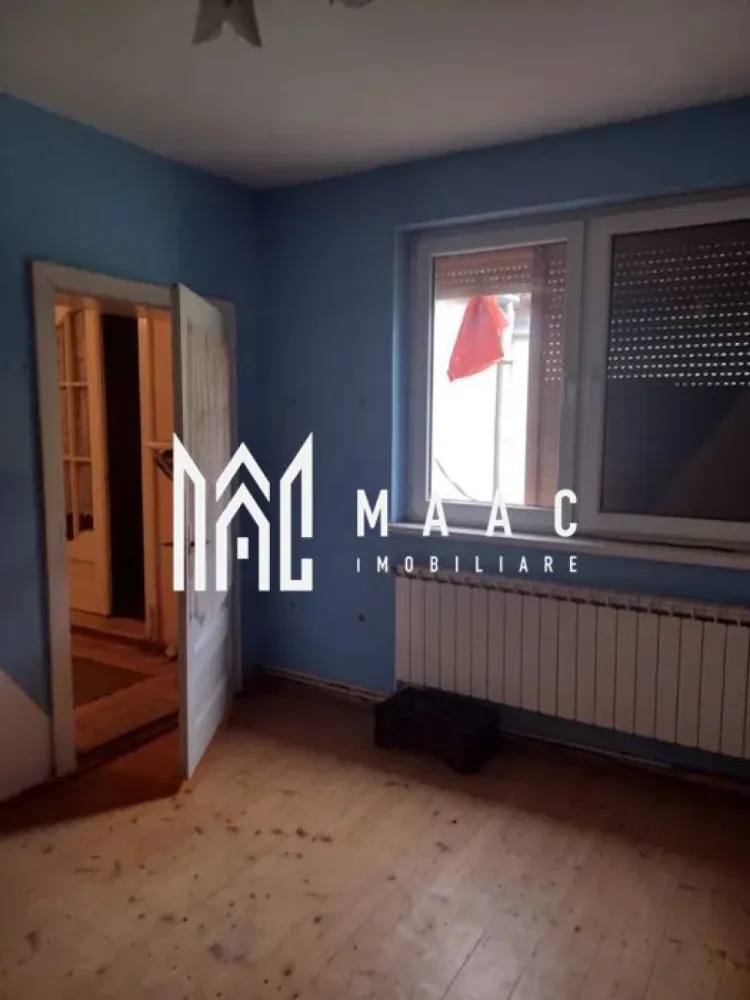 Casa 5 camere | P+M | Gradina | Garaj | Tiglari - MAAC Imobiliare va prezinta o casa cu 5 camere de tip duplex cu gradina si garaj. Caracteristici principale: Casă cu cinci camere luminoase, oferind spațiu generos pentru confort și relaxare. Construcție solidă din cărămidă, asigurând durabilitate și stabilitate. Anul construcției: 1974, cu modificări și îmbunătățiri ulterioare pentru confort. La parter, bucătăria este integrată cu livingul, creând un spațiu deschis și primitor. Baie și debara la parter, pentru funcționalitate și organizare suplimentară. În plus, o cameră la parter, ideală pentru birou sau dormitor suplimentar. Baia de la parter dispune și de ieșire în curte, asigurând acces practic. Dotări și amenajări suplimentare: Sobele de teracotă și încălzirea centrală asigură confort termic în sezonul rece. Geamuri termopan pentru izolare termică și fonică, garantând confortul optim în interior. Pivniță uscată și încăpătoare, ideală pentru depozitare și organizare. Exterior și imprejurimi: La terminarea casei se află un loc de parcare pentru mașină, asigurând comoditate și accesibilitate. Grădină în suprafață de 128 mp, perfectă pentru relaxare și activități în aer liber. Vecinatate cu o altă familie, asigurând o comunitate și vecinătate prietenoasă. Utilități și accesibilitate: Toate utilitățile (gaz, apă, curent) sunt separate și funcționale. Grădina este delimitată de un gard, asigurând intimitate. Deschiderea la stradă este de 10 metri liniari, oferind acces facil și vizibilitate optimă. Pentru mai multe detalii precizati telefonic ca ati vazut anuntul cu ID CP2021194. }}