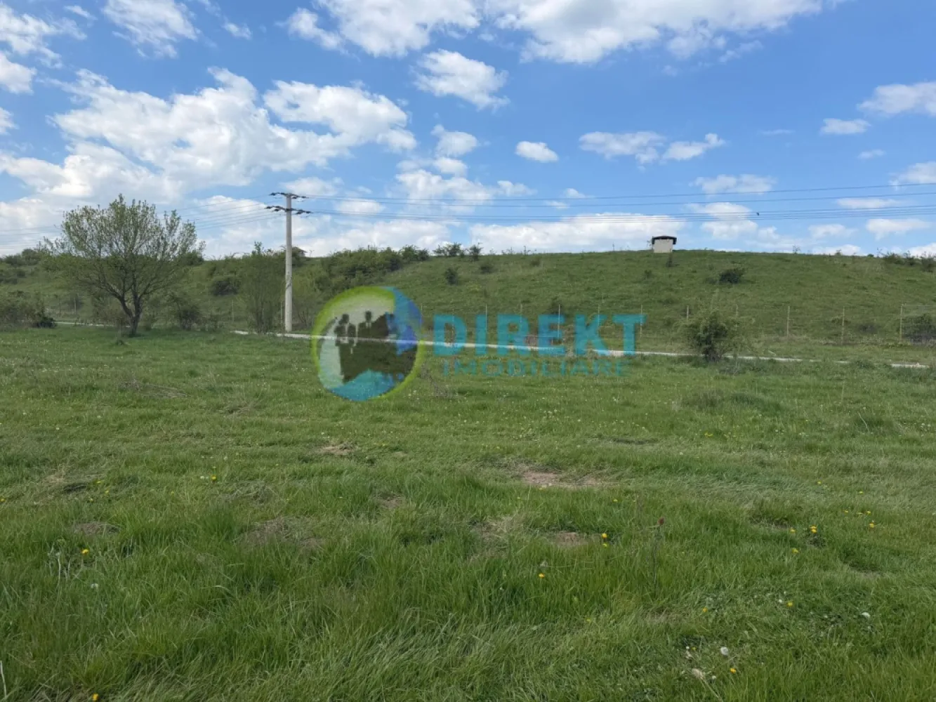 Teren intravilan , zona Zavoaie - Agentia Direkt Imobiliare propune spre vanzare teren intravilan.

Localizare : zona Zavoaie

Suprafata ; 100 mp

Deschidere la drumul de acces : 21.67 ml

Utilitati ; curent electric , apa .

Avantaje : Acces rapid din DN , drum de acces 9 m .

Vecinatati : case de locuit , zona Rezidentiala

Forma : Dreptunghiulara fara inclinatie.

Acte : Intabulat persoana fizica , la cerere solicitam certifica de urbanism .