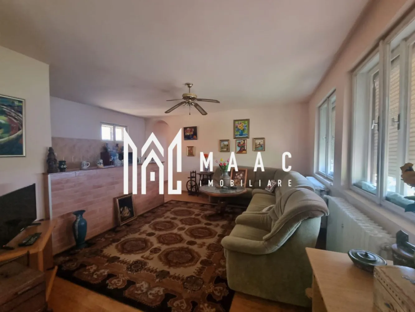 Casa 6 camere I 250MPU | 867MP Teren | Turnisor - MAAC Imobiliare vă oferă o oportunitate unică de achiziție - o casă de 250 mp utili în zona Turnișor. Această impresionantă proprietate este amplasată pe un teren generos de 867 mp, cu o deschidere la stradă de 15 metri liniari. Construcția este dispusă pe parter, etaj, terasă acoperită de 60 mp, pivniță de 40 mp, 2 garaje de 60 mp, o hală de 180 mp și o zonă de pod, complet amenajată. Imobilul poate fi compartimentat în două apartamente individuale, oferind multiple posibilități de utilizare a proprietății. Cu o curte spațioasă și o grădină generoasă, această proprietate oferă confort și libertate într-o locație de excepție. Pentru detalii suplimentare și pentru a programa o vizionare personală, vă rugăm să ne contactați și să menționați ID-ul anunțului: CP2011928. Nu ratați șansa de a vă achiziționa această proprietate unică! Contactați-ne astăzi pentru a face primul pas către realizarea visului dumneavoastră imobiliar! }}