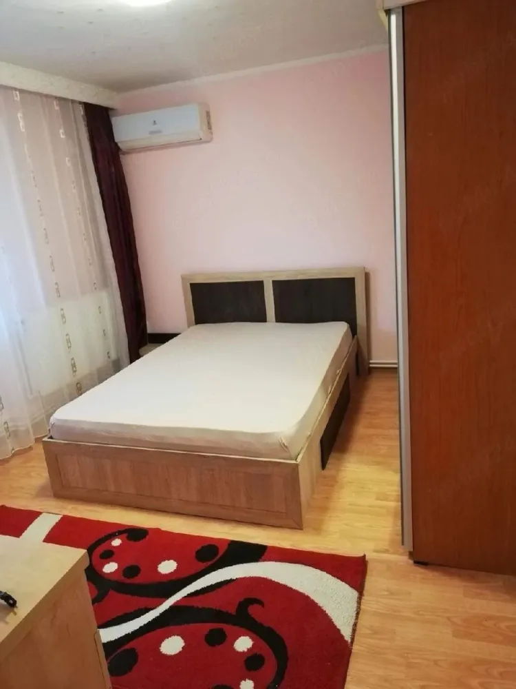 De inchiriat apartament cu 2 camere la elice, 350 euro - Ofer spre închiriere apartament cu 2 camere decomandate, situat în zona centrală, aproape de Elice, la etajul 2.
Apartamentul este mobilat și utilat complet, fiind pregătit pentru mutare imediată. Dispune de toate facilitățile necesare pentru un confort sporit.
✔ 2 camere decomandate
✔ Etaj 2
✔ Complet mobilat și utilat
✔ Zonă centrală, aproape de puncte de interes
Nu se acceptă animale de companie.
Se solicită garanție.
La incheierea contractului de inchiriere chiriasul va achita, prima chirie, o garantie egala cu chiria si comisionul agentiei imobiliare.
Pentru mai multe detalii și vizionare, mă puteți contacta la nr. de telefon 0746.252.252 Liliana Ene.
