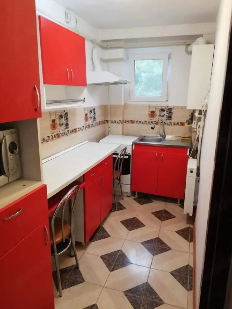 De inchiriat apartament cu 2 camere la elice, 350 euro - Ofer spre închiriere apartament cu 2 camere decomandate, situat în zona centrală, aproape de Elice, la etajul 2.
Apartamentul este mobilat și utilat complet, fiind pregătit pentru mutare imediată. Dispune de toate facilitățile necesare pentru un confort sporit.
✔ 2 camere decomandate
✔ Etaj 2
✔ Complet mobilat și utilat
✔ Zonă centrală, aproape de puncte de interes
Nu se acceptă animale de companie.
Se solicită garanție.
La incheierea contractului de inchiriere chiriasul va achita, prima chirie, o garantie egala cu chiria si comisionul agentiei imobiliare.
Pentru mai multe detalii și vizionare, mă puteți contacta la nr. de telefon 0746.252.252 Liliana Ene.