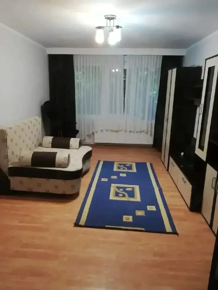 De inchiriat apartament cu 2 camere la elice, 350 euro - Ofer spre închiriere apartament cu 2 camere decomandate, situat în zona centrală, aproape de Elice, la etajul 2.
Apartamentul este mobilat și utilat complet, fiind pregătit pentru mutare imediată. Dispune de toate facilitățile necesare pentru un confort sporit.
✔ 2 camere decomandate
✔ Etaj 2
✔ Complet mobilat și utilat
✔ Zonă centrală, aproape de puncte de interes
Nu se acceptă animale de companie.
Se solicită garanție.
La incheierea contractului de inchiriere chiriasul va achita, prima chirie, o garantie egala cu chiria si comisionul agentiei imobiliare.
Pentru mai multe detalii și vizionare, mă puteți contacta la nr. de telefon 0746.252.252 Liliana Ene.