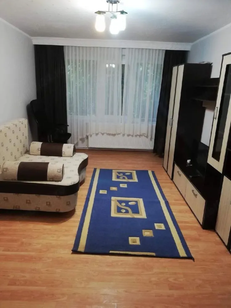 De inchiriat apartament cu 2 camere la elice, 350 euro - Ofer spre închiriere apartament cu 2 camere decomandate, situat în zona centrală, aproape de Elice, la etajul 2.
Apartamentul este mobilat și utilat complet, fiind pregătit pentru mutare imediată. Dispune de toate facilitățile necesare pentru un confort sporit.
✔ 2 camere decomandate
✔ Etaj 2
✔ Complet mobilat și utilat
✔ Zonă centrală, aproape de puncte de interes
Nu se acceptă animale de companie.
Se solicită garanție.
La incheierea contractului de inchiriere chiriasul va achita, prima chirie, o garantie egala cu chiria si comisionul agentiei imobiliare.
Pentru mai multe detalii și vizionare, mă puteți contacta la nr. de telefon 0746.252.252 Liliana Ene.