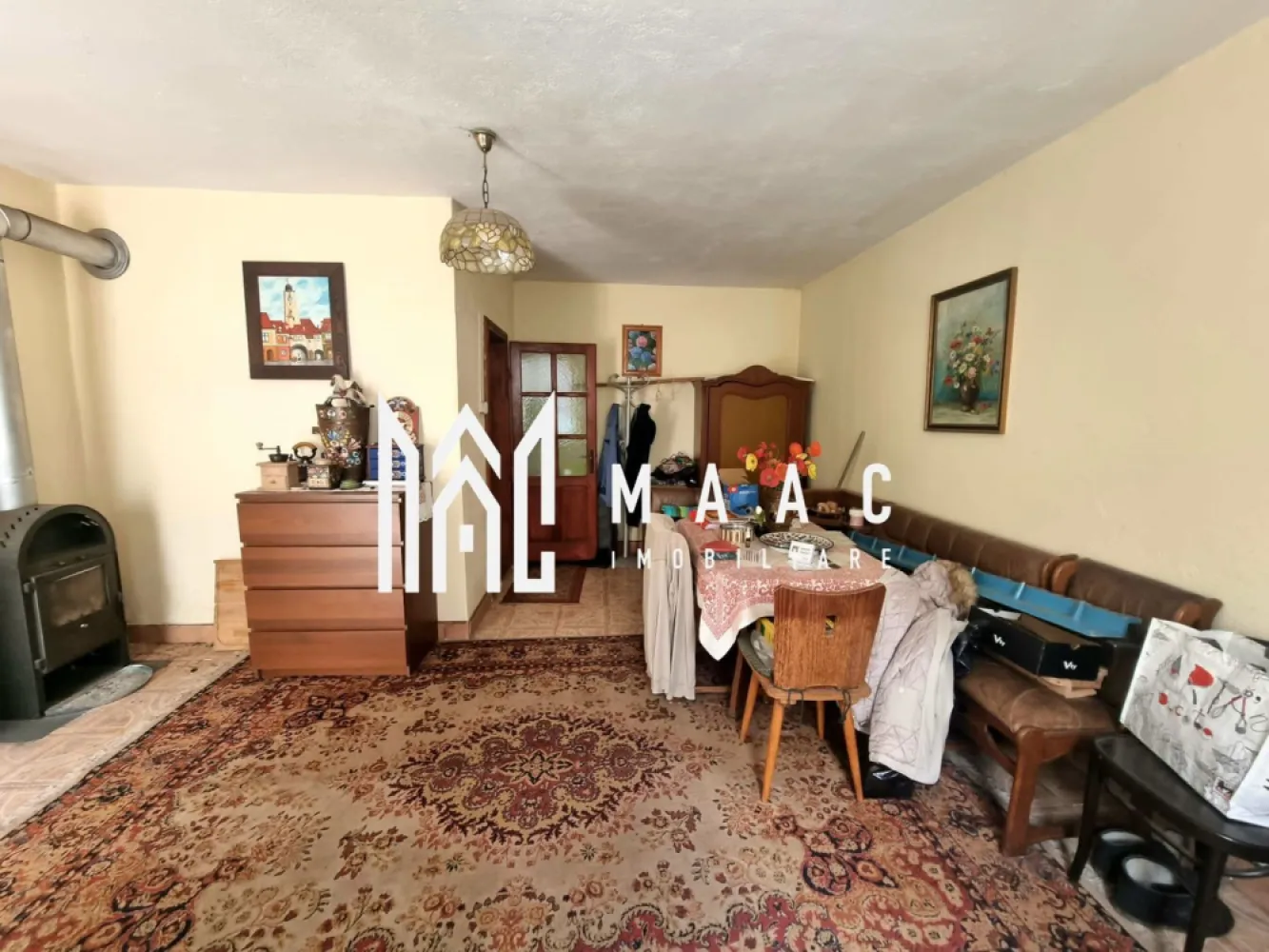 Casa 6 camere I 250MPU | 867MP Teren | Turnisor - MAAC Imobiliare vă oferă o oportunitate unică de achiziție - o casă de 250 mp utili în zona Turnișor. Această impresionantă proprietate este amplasată pe un teren generos de 867 mp, cu o deschidere la stradă de 15 metri liniari. Construcția este dispusă pe parter, etaj, terasă acoperită de 60 mp, pivniță de 40 mp, 2 garaje de 60 mp, o hală de 180 mp și o zonă de pod, complet amenajată. Imobilul poate fi compartimentat în două apartamente individuale, oferind multiple posibilități de utilizare a proprietății. Cu o curte spațioasă și o grădină generoasă, această proprietate oferă confort și libertate într-o locație de excepție. Pentru detalii suplimentare și pentru a programa o vizionare personală, vă rugăm să ne contactați și să menționați ID-ul anunțului: CP2011928. Nu ratați șansa de a vă achiziționa această proprietate unică! Contactați-ne astăzi pentru a face primul pas către realizarea visului dumneavoastră imobiliar! }}