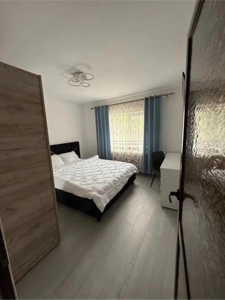 De Inchiriat apartament spatios, Tiglina 3, 500 euro - Ofer spre închiriere apartament cu 2 camere, et. 2, situat în cartierul Tiglina 3, într-o zonă liniștită și foarte bine conectată la punctele de interes ale orașului.
Locuința are o suprafață generoasă de 60 mp și este compartimentată eficient, oferind un spațiu confortabil și luminos, ideal pentru un cuplu sau o persoană care își dorește confort și acces rapid către facilități urbane.
- Suprafață utilă: 60 mp
- Compartimentare practică și spațioasă
- Zonă apreciată și accesibilă
- Aproape de magazine, transport public, școli și alte facilități
Apartamentul este pregătit pentru mutare imediată.
Pret chirie 500 euro/luna.
La incheierea contractului de inchiriere chiriasul va achita o chirie de 500 euro, o garantie egala cu o chirie si comisionul agentiei imobiliare.
Pentru mai multe informații sau programarea unei vizionări, vă rog să mă contactați la nr. de telefon 0746.252.252 Liliana Ene.