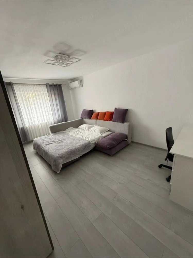 De Inchiriat apartament spatios, Tiglina 3, 500 euro - Ofer spre închiriere apartament cu 2 camere, et. 2, situat în cartierul Tiglina 3, într-o zonă liniștită și foarte bine conectată la punctele de interes ale orașului.
Locuința are o suprafață generoasă de 60 mp și este compartimentată eficient, oferind un spațiu confortabil și luminos, ideal pentru un cuplu sau o persoană care își dorește confort și acces rapid către facilități urbane.
- Suprafață utilă: 60 mp
- Compartimentare practică și spațioasă
- Zonă apreciată și accesibilă
- Aproape de magazine, transport public, școli și alte facilități
Apartamentul este pregătit pentru mutare imediată.
Pret chirie 500 euro/luna.
La incheierea contractului de inchiriere chiriasul va achita o chirie de 500 euro, o garantie egala cu o chirie si comisionul agentiei imobiliare.
Pentru mai multe informații sau programarea unei vizionări, vă rog să mă contactați la nr. de telefon 0746.252.252 Liliana Ene.