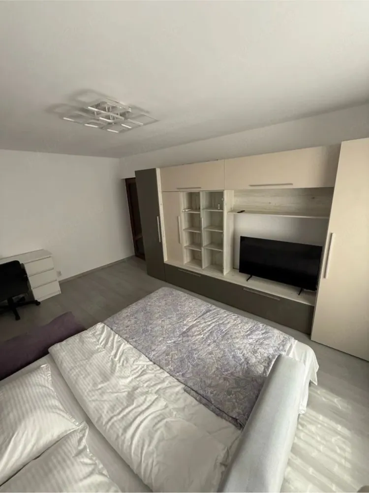 De Inchiriat apartament spatios, Tiglina 3, 500 euro - Ofer spre închiriere apartament cu 2 camere, et. 2, situat în cartierul Tiglina 3, într-o zonă liniștită și foarte bine conectată la punctele de interes ale orașului.
Locuința are o suprafață generoasă de 60 mp și este compartimentată eficient, oferind un spațiu confortabil și luminos, ideal pentru un cuplu sau o persoană care își dorește confort și acces rapid către facilități urbane.
- Suprafață utilă: 60 mp
- Compartimentare practică și spațioasă
- Zonă apreciată și accesibilă
- Aproape de magazine, transport public, școli și alte facilități
Apartamentul este pregătit pentru mutare imediată.
Pret chirie 500 euro/luna.
La incheierea contractului de inchiriere chiriasul va achita o chirie de 500 euro, o garantie egala cu o chirie si comisionul agentiei imobiliare.
Pentru mai multe informații sau programarea unei vizionări, vă rog să mă contactați la nr. de telefon 0746.252.252 Liliana Ene.