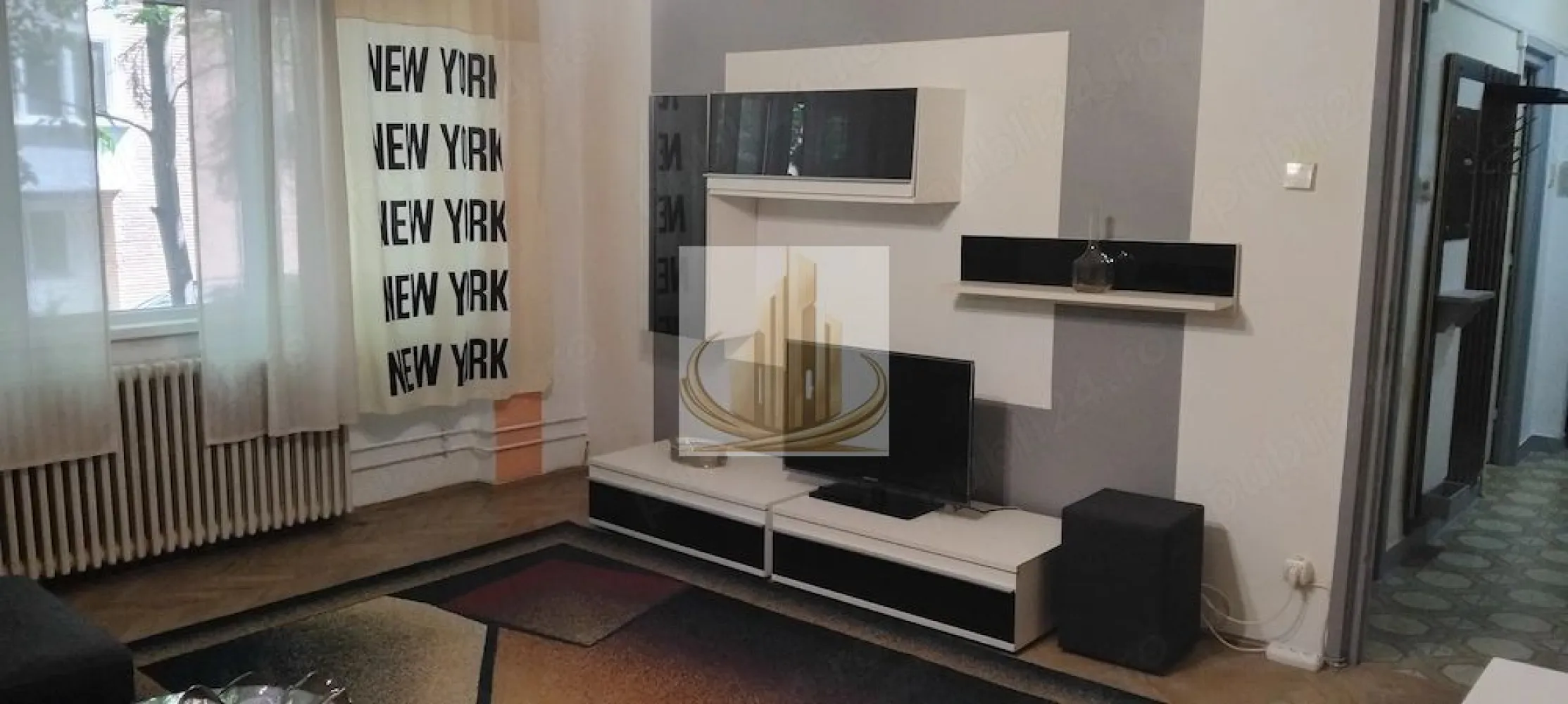 2 Camere | Parter | Lângă Medicină | Centrală Proprie | Zonă Liniștită - Grand Mobilis Imobiliare vă propune spre închiriere un apartament spațios cu 2 camere, situat într-una dintre cele mai apreciate zone din apropierea centrului, la doar 2 minute de Universitatea de Medicină și aproximativ 10 minute de centrul orașului.

Proprietatea se remarcă prin poziția excelentă, suprafața generoasă și atmosfera liniștită, fiind ideală pentru un student, un cuplu sau persoane care își doresc acces rapid către principalele puncte de interes ale orașului.

📐 Detalii proprietate:
Suprafață utilă: aprox. 65 mp
Apartament cu 2 camere spațioase
Situat la parter înalt
Imobil cu doar 2 etaje, construit din cărămidă
Zonă exclusiv rezidențială și foarte liniștită
🏢 Dotări & beneficii:
Centrală proprie pe gaz – costuri reduse de întreținere
Spații generoase și bine compartimentate
Confort termic foarte bun
Bloc cu puține apartamente – mai multă liniște și intimitate
📍 Locație – unul dintre cele mai mari avantaje:
La doar 2 minute de Universitatea de Medicină
Aproape de centrul orașului
În imediata apropiere:
mijloace de transport în comun
magazine și supermarketuri
restaurante și cafenele
licee, universități și grădinițe
parcuri și zone verzi

👉 Zonă foarte liniștită, dar excelent conectată către toate punctele de interes ale orașului.

💼 Potrivit pentru:

✔️ Studenți, datorită proximității față de UMF
✔️ Cupluri, care își doresc confort și acces rapid către centru
✔️ Persoane care apreciază liniștea, fără a renunța la avantajele unei poziții centrale

📞 Pentru mai multe informații și programarea unei vizionări, echipa Grand Mobilis Imobiliare vă stă la dispoziție!
ID Intern: CP3073578