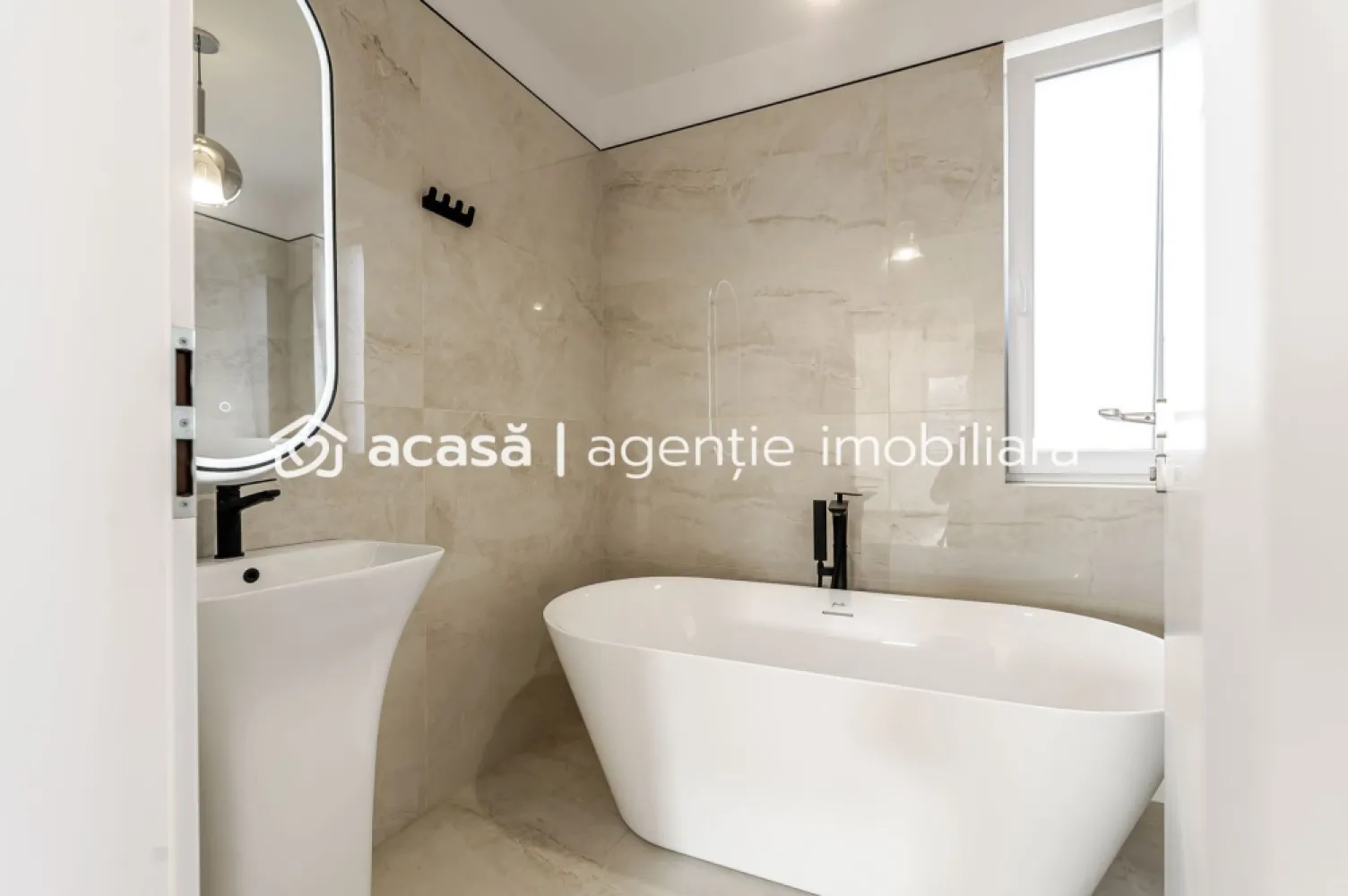 Clădire nouă P+2 cu showroom și birouri în Arad