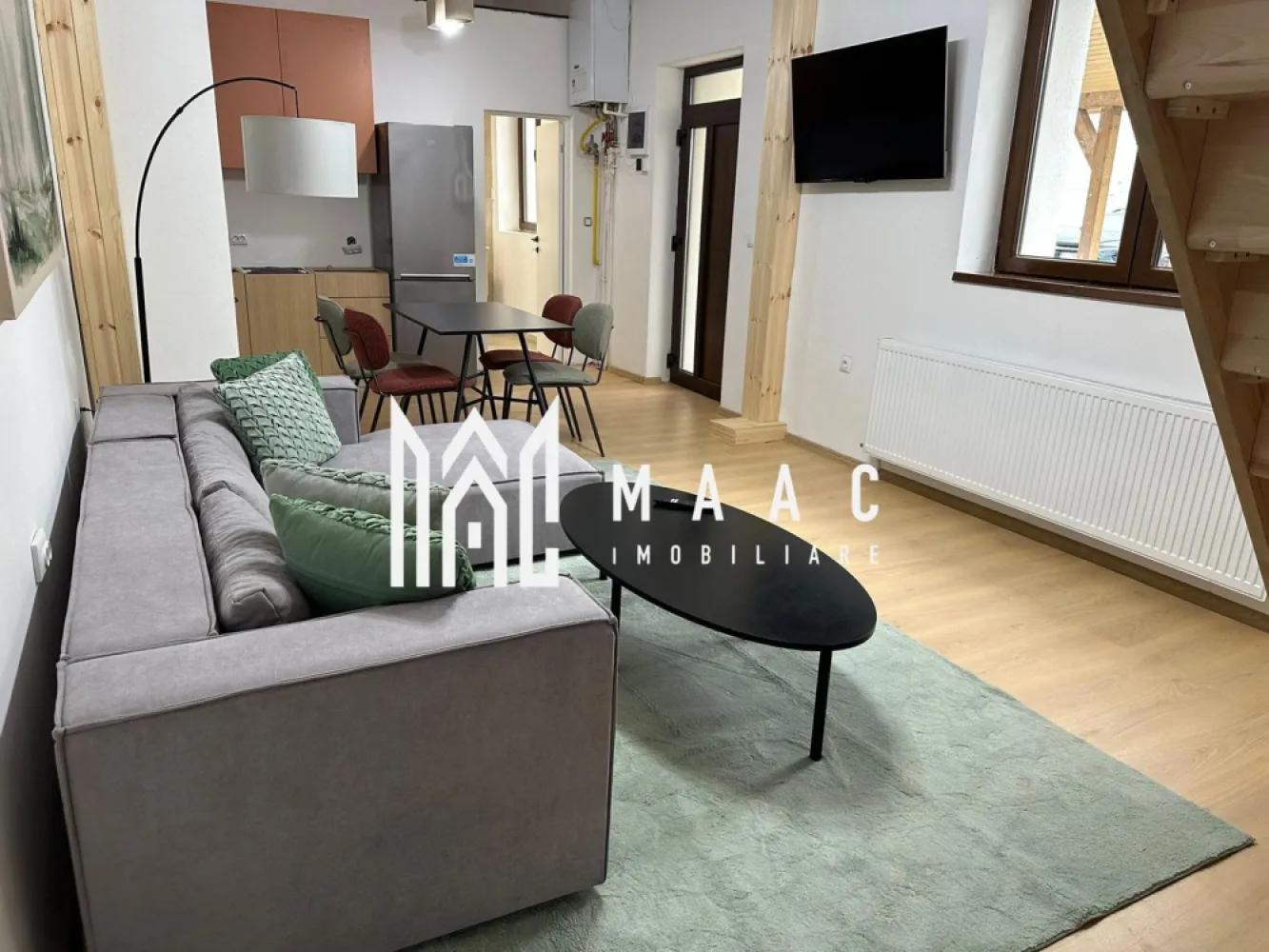 Apartament 3 camere | Parcare | Gradina | Terasa | Central - MAAC Imobiliare propune spre inchiriere un apartament cu 3 camere, situat central, spațios, liniștit și luminos, într-o casă protejată ca monument istoric, cu mobilier și decor frumos.

*PRIMA INCHIRIERE - Totul este nou.
*PET FRIENDLY - Se accepta cu animale de companie, dar in acest caz se rediscuta cuantumul garantiei.

Frumos și funcțional - perfect pentru familii, cupluri, prieteni și călători de afaceri.

Aferent - loc de parcare in curte cu acces privat.

Apartamentul are un living, două dormitoare, o bucătărie. baie si un spatiu de depozitare.

Apartamentul are o suprafață de aproximativ 70 m² și poate găzdui 6 persoane. Este format dintr-un living cu zonă de luat masa , un Smart TV și o canapea, două dormitoare, fiecare cu un pat dublu mare, mult spațiu pentru dulapuri, un birou și o baie cu duș și chiuvetă, toaletă, mașină de spălat, uscător de păr și săpun. Are o bucătărie cu plita, cuptor, masina de spalat vase, frigider, hota. Centrala proprie noua, prin condensatie.

Alte informații importante:

Acces la grădina noastră. Grădina are un cod PIN la intrare, ceea ce face ușor accesul. Oaspeții celorlalte apartamente din clădire pot folosi și ei această grădină. Este o zonă verde mare, cu electricitate, apă, masă, locuri de relaxare și grătar. Este, de asemenea, un loc minunat pentru ca copiii să se joace afară.

Se percepe o chirie in avans. Garantie in cuantumul unei chirii lunare. Disponibilitate imediata.

Pentru mai multe detalii specificati: CP3080253