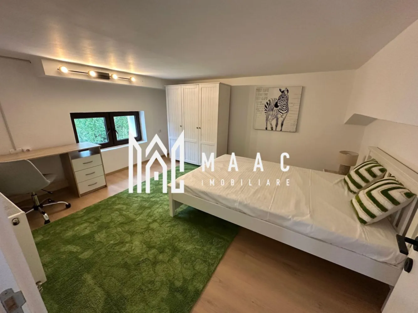 Apartament 3 camere | Parcare | Gradina | Terasa | Central