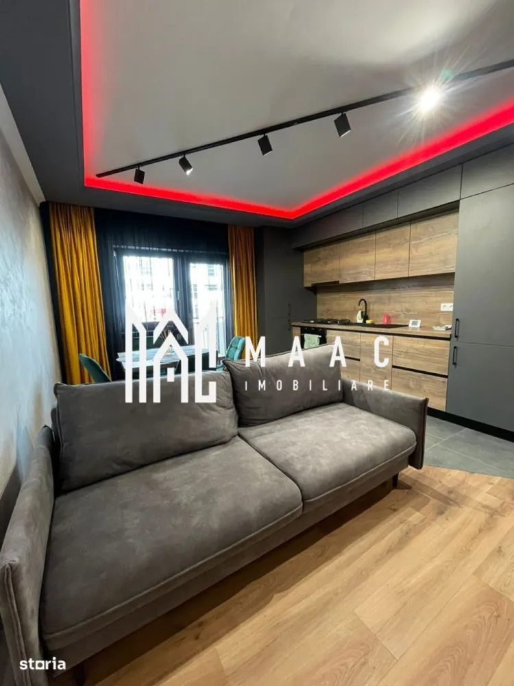 Apartament 2 Camere | Bloc Nou 2024 | Loc De Parcare - MAAC Imobiliare vă propune spre închiriere un apartament modern și eficient compartimentat, situat la parterul unui imobil nou construit în anul 2024.

Caracteristici principale
• suprafață utilă de 37 mp
• apartament complet mobilat și utilat
• finisaje moderne și spațiu bine organizat
• se predă exact ca în imagini

Compartimentare și dotări
• living cu bucătărie open-space
• dormitor confortabil
• baie modernă
• balcon și terasă
• grădină proprie
• încălzire în pardoseală
• aer condiționat

Electrocasnice incluse
• mașină de spălat rufe
• frigider
• plită
• cuptor

Localizare și avantaje
• acces facil către școli, universități și parcuri
• supermarketuri, farmacii și unități medicale în apropiere
• stații de autobuz la distanță mică
• loc de parcare pavat chiar în fața apartamentului

Beneficii
• bloc nou, construit în 2024
• ideal pentru o persoană sau un cuplu
• disponibil pentru mutare imediată
• zonă accesibilă și bine conectată

Pentru mai multe detalii sau pentru programarea unei vizionări, vă rugăm să ne contactați și să menționați ID-ul proprietății: CP2956420..
