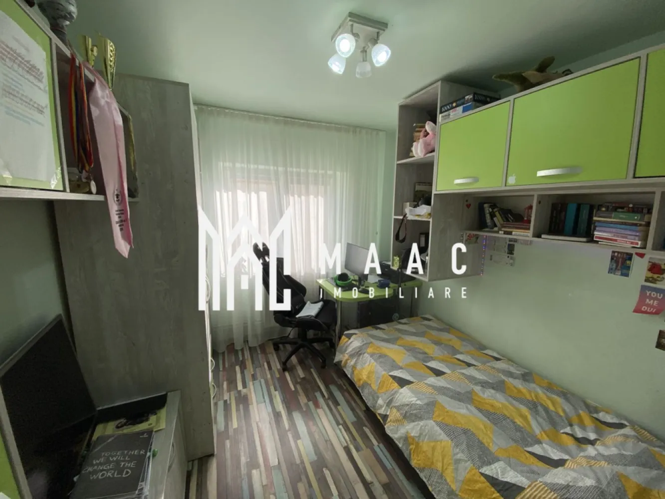 Apartament 4 camere | Etaj 2 | Balcon | Pivnita | Cisnadie - MAAC Imobiliare vă prezintă un apartament cu 4 camere decomandat, situat în Cisnădie, într-o zonă centrală, cu acces facil către toate punctele de interes. Caracteristici: Apartament decomandat cu 4 camere Suprafață utilă: 70 mp Etaj: 2 din 4 Orientare sudică, oferind lumină naturală pe tot parcursul zilei Compartimentare: Hol de intrare 3 dormitoare Living separat Bucătărie 2 băi Debara pentru depozitare Balcon cu acces atât din living, cât și din bucătărie Dotări și beneficii: Apartament recent renovat și mobilat cu gust Centrală termică proprie cu calorifere Bloc solid, construit din cărămidă și izolat termic Spații auxiliare: Cămară pentru depozitare Pivniță inclusă Pentru mai multe detalii precizati telefonic ca ati vazut anuntul cu ID: CP2003581. }}