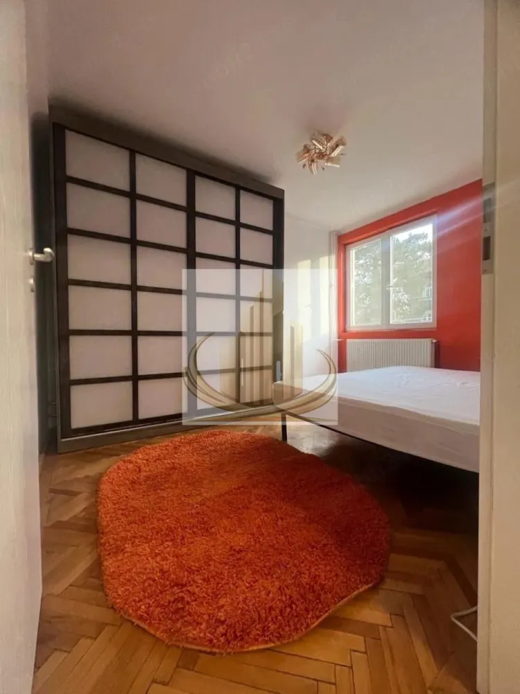 🏡Apartament modern, 2camere, zona centrala - 🏡Grand Mobilis Imobiliare va propune spre închiriere un apartament cu 2 camere semidecomandat, situat într-o zonă excelentă, aproape de Universitatea Politehnica și Universitatea de Vest, pe strada Victor Babeș.

Apartamentul este luminos, călduros și are cheltuieli mici de întreținere. Dispune de aer condiționat și este proprietate proprie. Locație ideală, la doar 10–15 minute de mers pe jos până în centru.

Disponibil imediat!

Pentru mai multe detalii și vizionare, contactați-ne!