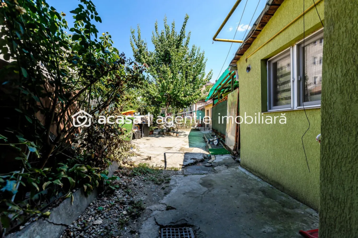 Apartament 2 camere spatios la casa individuala zona centrala