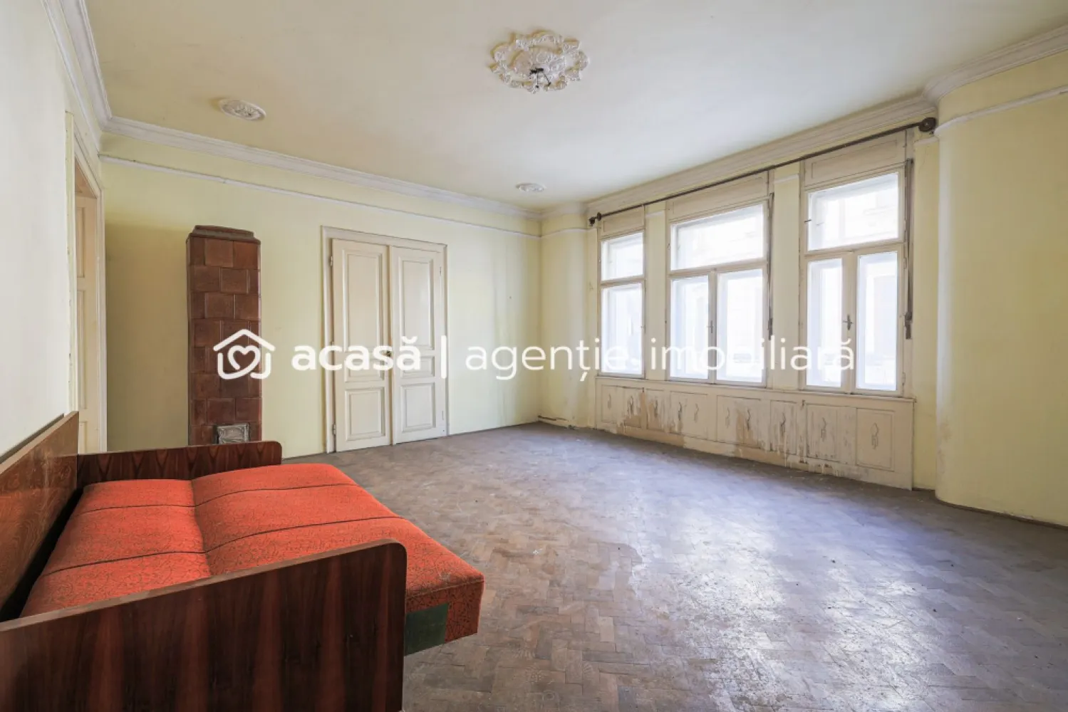 Proiect de clinică sau birouri în centru – casă cu demisol, de renovat - Cauți un imobil central pe care să îl modelezi exact pe nevoile businessului tău?

✔ 519 mp construiti + demisol, potriviți pentru cabinete sau spatii de birouri (aprox. 12 camere/încăperi)
✔ curte interioară, ideală pentru acces separat clienți / personal sau câteva locuri de parcare
✔ casă interbelică, cu tavane înalte și ferestre mari – imagine reprezentativă pentru clinică sau firmă de servicii
✔ preț de achiziție în jur de 237.000 euro, astfel încât rămâne buget pentru renovare și dotări
✔ poziție centrală, cu transport în comun și instituții la câteva minute

Imobilul necesită renovare completă, ceea ce îți permite să îți faci exact circuitele și finisajele de care ai nevoie.

Pentru detalii și vizionare:
Sebastian Nica – 0722 252 639

Nu dispui de toată suma? Te ajutăm noi gratuit! Îți obținem oferte de la 16 bănci.

Ai o proprietate de vânzare în Arad și vrei să știi cât valorează cu adevărat?
Sună-mă pentru o evaluare gratuită, fără obligații.

Birou: ACASĂ | Agenție imobiliară Arad
Bulevardul Decebal 2, Arad 310133

 Cod proprietate: CP2816353