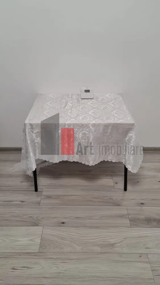 Garsoniera de inchiriat-Aparatorii Patriei-cu centrala - Garsoniera în complex rezidenţial, complet mobilata, cu bucatarie inchisa, cu aer conditionat, cu centrala, TV mare, cu balcon inchis, la etajul 4/4, SD, constructie 2022, cu o suprafata de 37MP, cu lift. Locuinta este la 2 statii autobuz de metrou Aparatorii Patriei/Dimitrie Leonida, aprox la 15 min mers pe jos. NU se permit animale de companie. NU se accepta persoane care fumeaza. Se solicita o luna avans si o luna garantie.