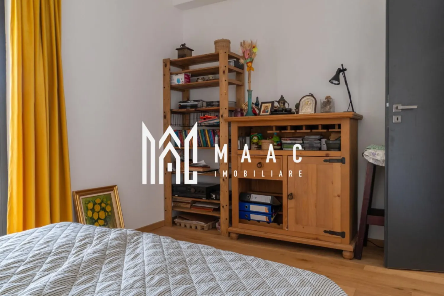 Casa I 7 camere I Teren 408 mp I Selimbar - Va propunem o casa individuala cu 7 camere amplasata pe un teren in suprafata de 408mp in zona Selimbar. Locuinta pe 3 niveluri cuprinde: parter: hol intrare,living spatios, bucatarie cu zona de dining, 2 bai cu geam, camera tehnica si spatiu de depozitare. etaj 1: hol acces, 4 dormitoare, 2 bai cu geam de aerisire etaj 2: hol acces, living generos cu iesire in terasa, bucatarie si grup sanitar de serviciu. Terasa generoasa in suprafata de 40mp ofera o vedere panoramica spre munti. Finisajele de calitate si dotarile moderne aduc nota de confort si eleganta dorite de orice cumparator. Terenul inconjurator este impartit intre o zona verde si o zona pavata. Spatiul se preteaza atat pentru rezidenta cat si pentru utilizarea ca spatiu de birouri, activitati educationale, cabinete, etc Zona si amplasarea proprietatii garanteaza intimitate, si liniste. Se preda partial mobilata si utilata. Pentru mai multe detalii precizati telefonic ca ati vazut anuntul cu ID: CP1966416 }}