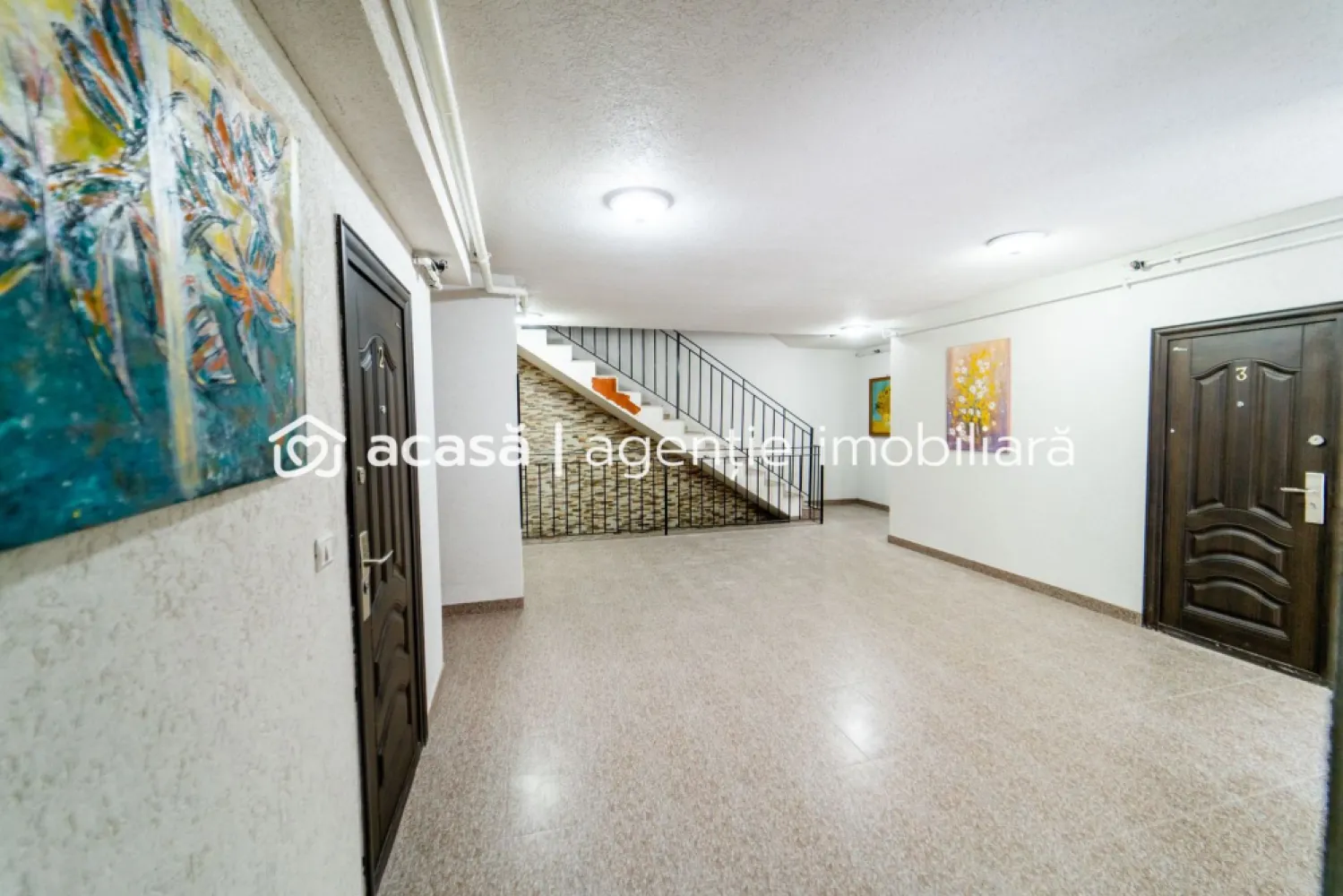 Apartament modern, pe str Tudor Vladimirescu Arad - Ești în căutarea unei proprietăți moderne, într-o zonă de top din Arad?

Pe strada Tudor Vladimirescu, într-un bloc nou, propun spre vinzare un apartament cu un dormitor, complet mobilat și utilat, aflat la etajul 3 din 4. Apartamentul este compus din bucătărie spațioasă cu loc de luat masa și acces pe balcon, coridor cu locuri de depozitare, dormitor cu pat matrimonial, baie cu cadă si fereastră de aerisire. Totodată la subsol apartamentul deține o boxă de 7,5 mp. 

Proprietăți de acest tip apar extrem de rar la vânzare!

Bucătăria spațioasă cu loc de luat masa, baia generoasă cu cadă și fereastră pentru aerisire naturală,
Centrala pe gaz și aerul condiționat nou îți garantează confortul deplin. 

Totul este pregătit pentru a te muta imediat sau pentru a închiria cu venituri din prima zi.

Programează acum o vizionare și descoperă de ce acest apartament este o alegere unică. 
Contact: Andrei Caracioni telefon 0757 662 907

Nu dispui de toată suma? Te ajutăm noi gratuit! Îți obținem oferte de la 16 bănci.

Ai o proprietate de vânzare în Arad și vrei să știi cât valorează cu adevărat?
Sună-mă pentru o evaluare gratuită, fără obligații.

Birou: ACASĂ | Agenție imobiliară Arad
Bulevardul Decebal 2, Arad 310133

Cod proprietate: CP2694988